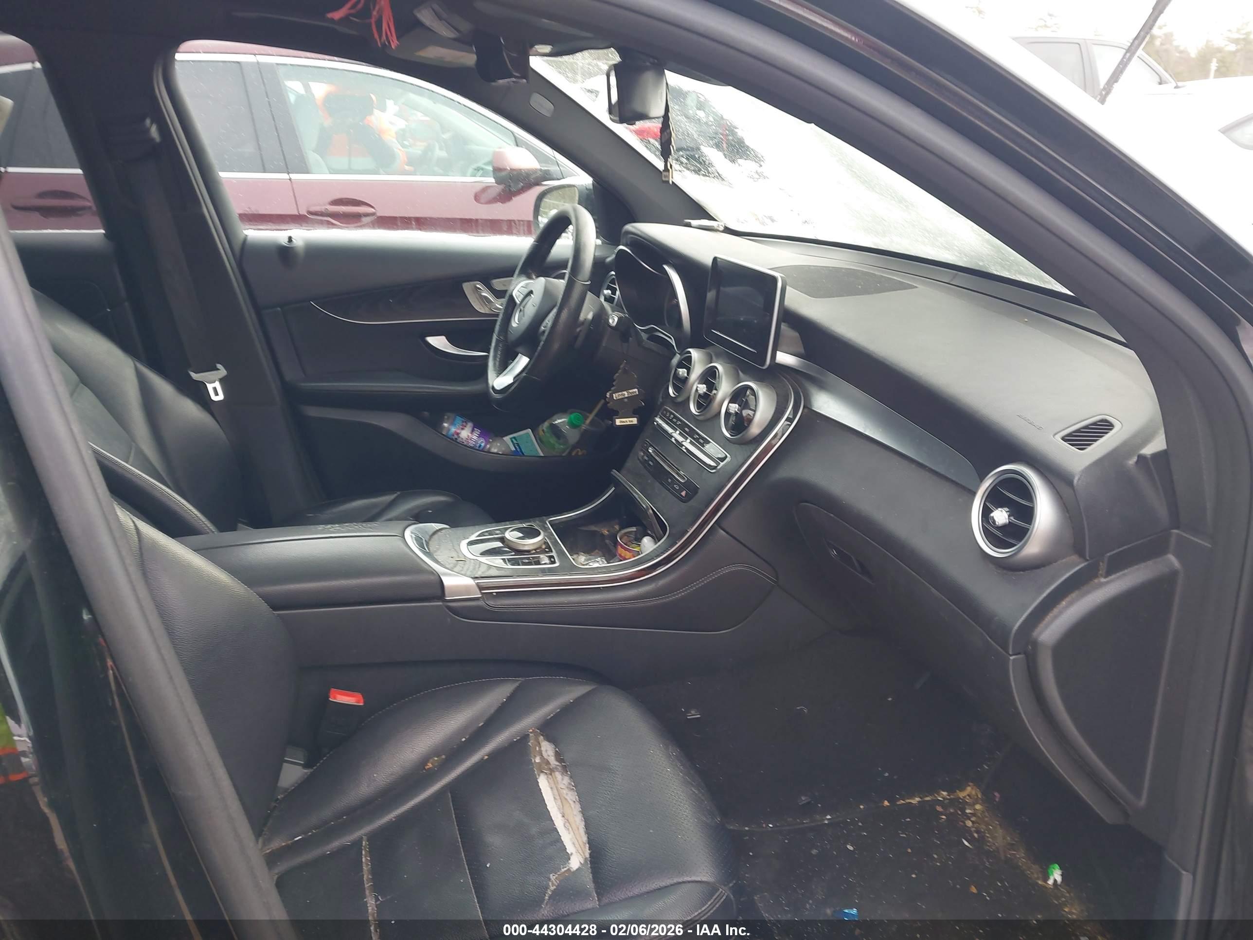 MERCEDES-BENZ GLC image 5
