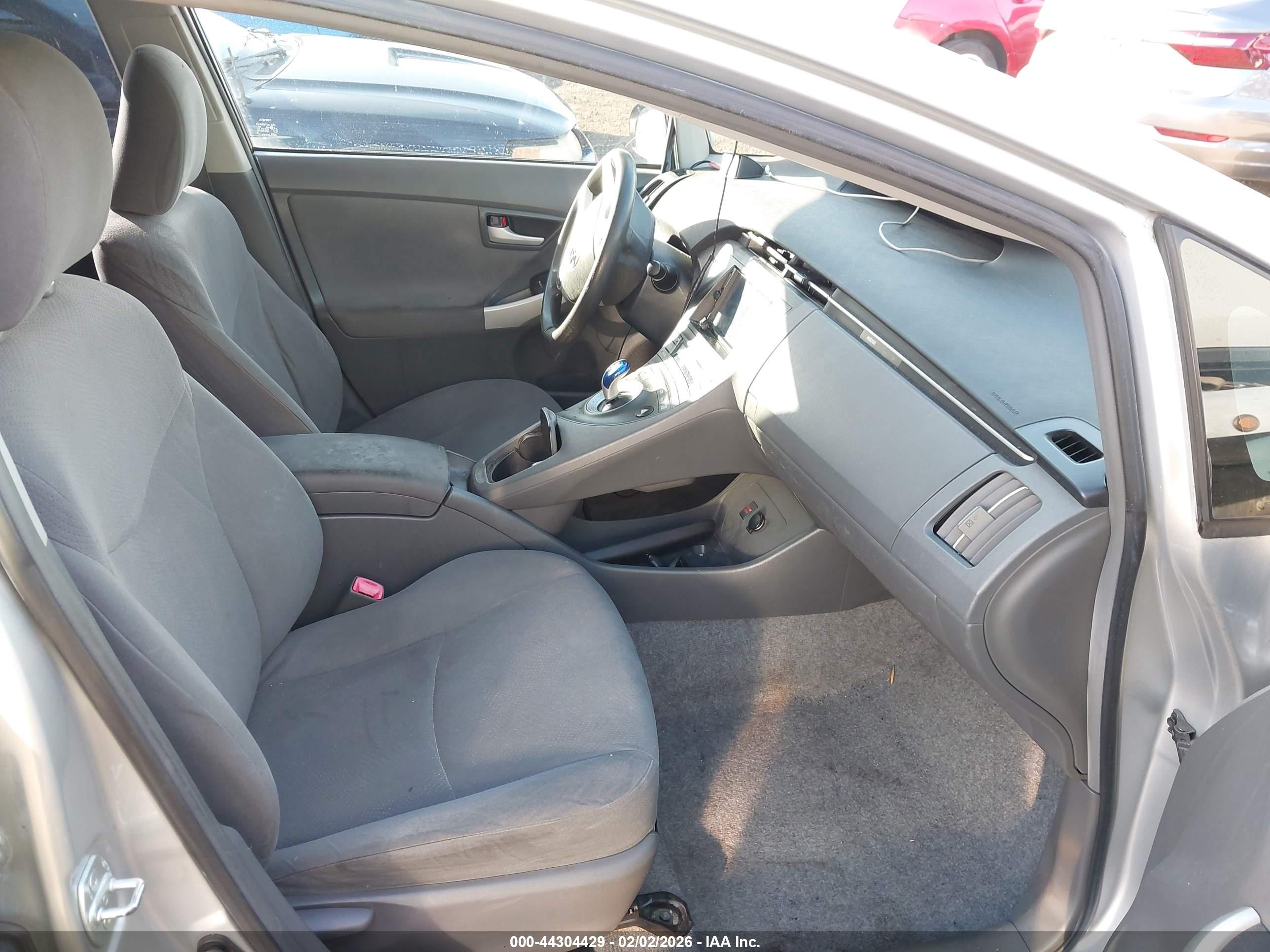 TOYOTA PRIUS image 5