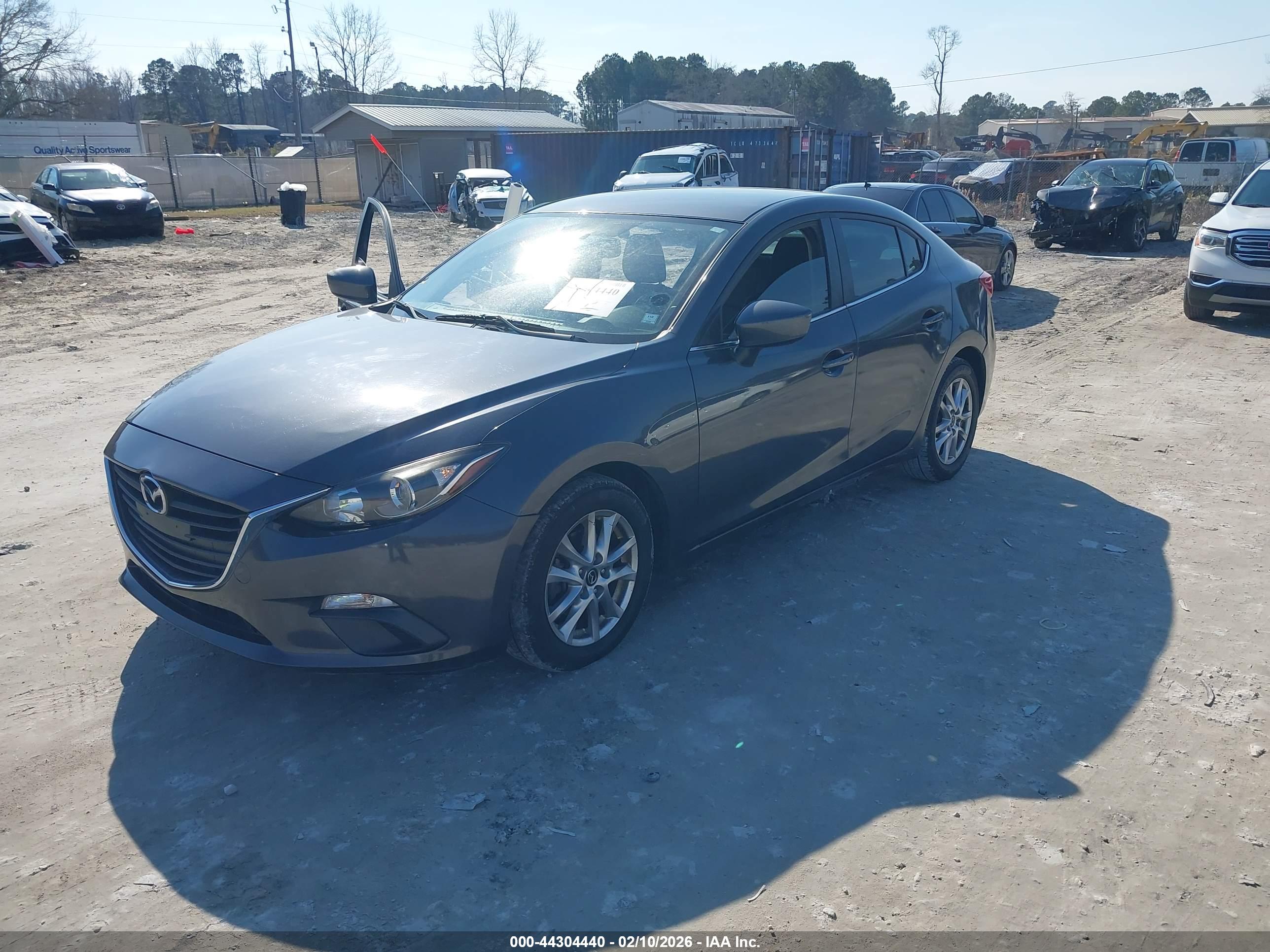 MAZDA MAZDA3 image 2