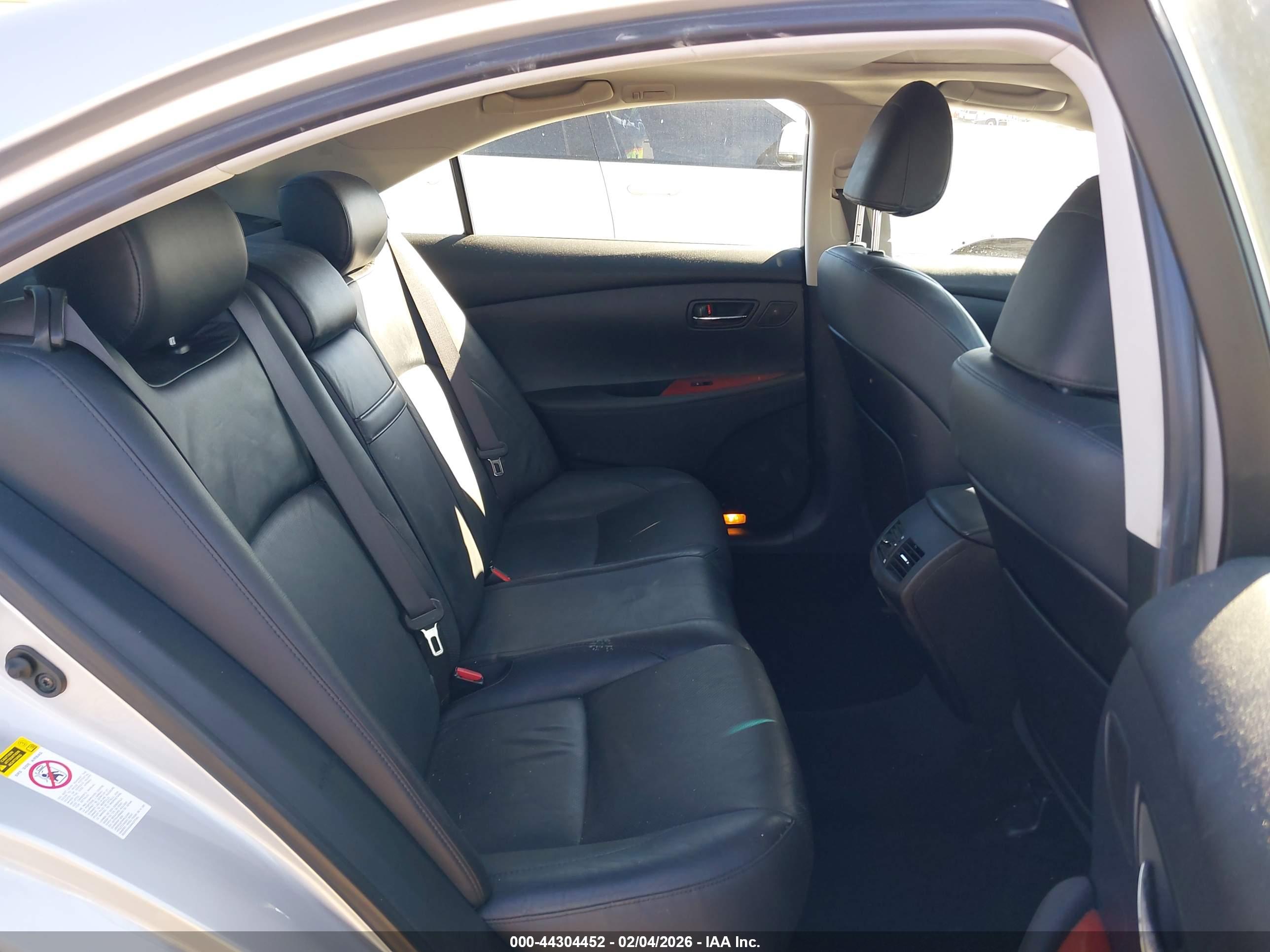 LEXUS ES image 8