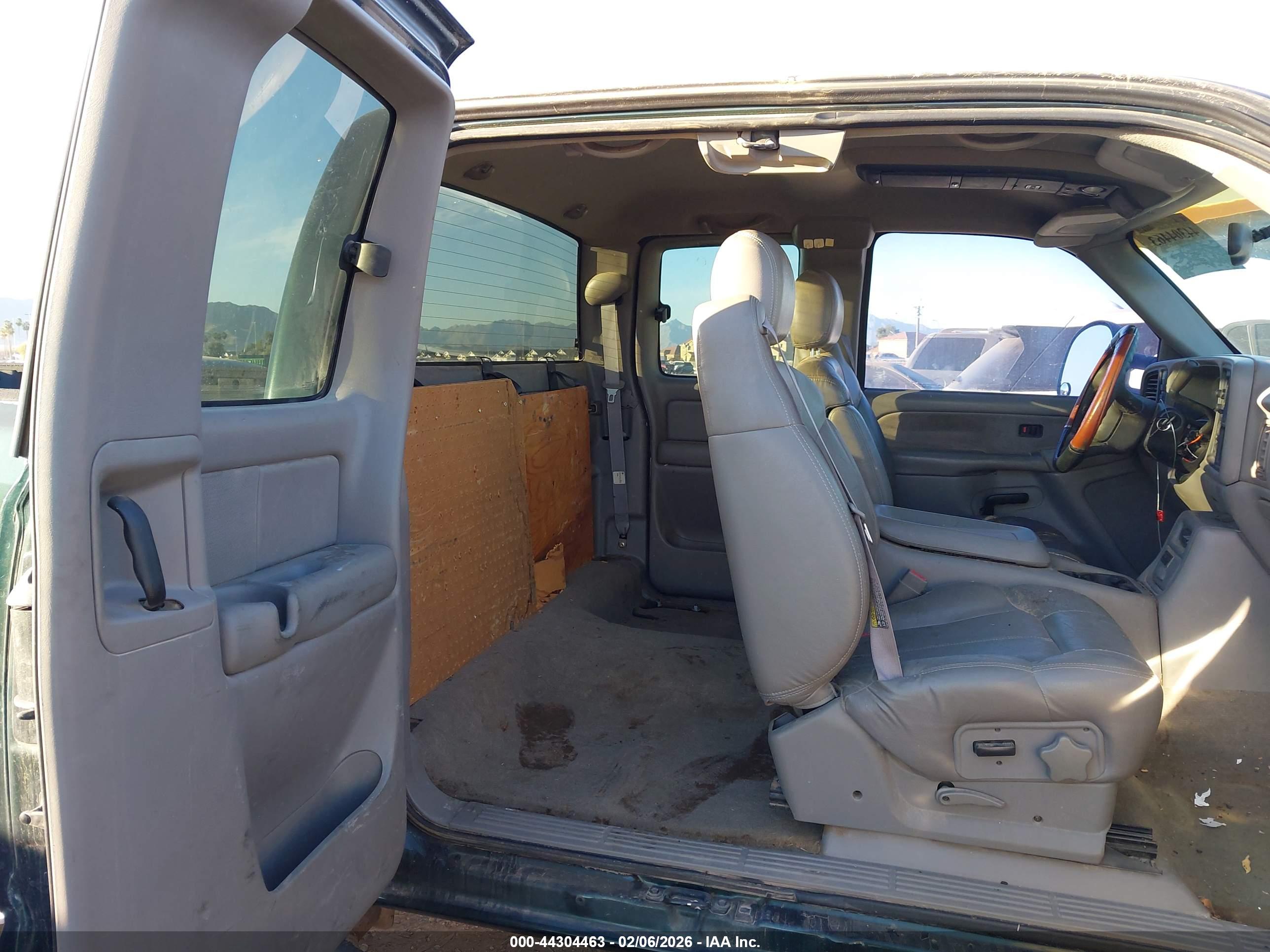 CHEVROLET SILVERADO image 8