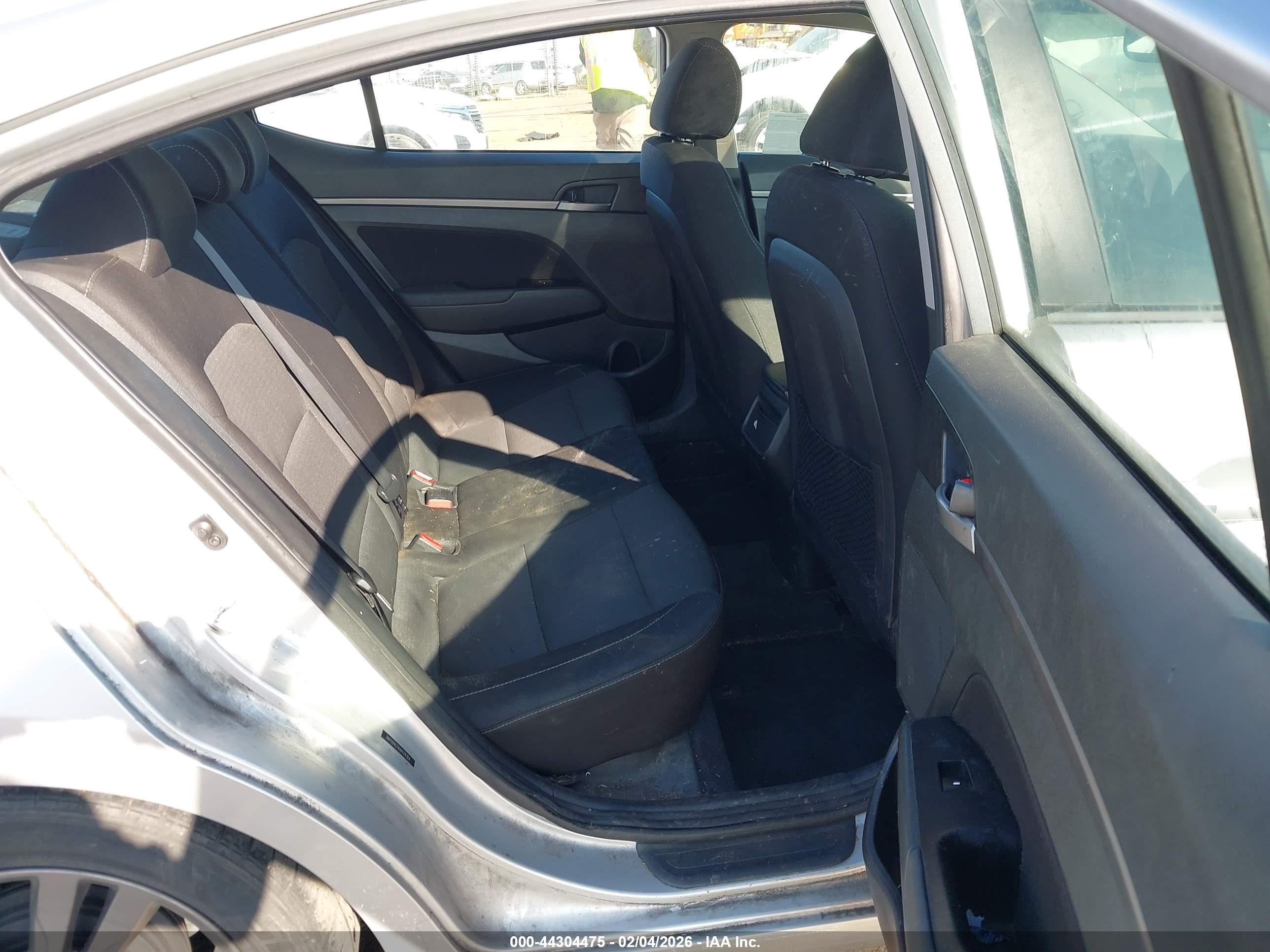 HYUNDAI ELANTRA image 8