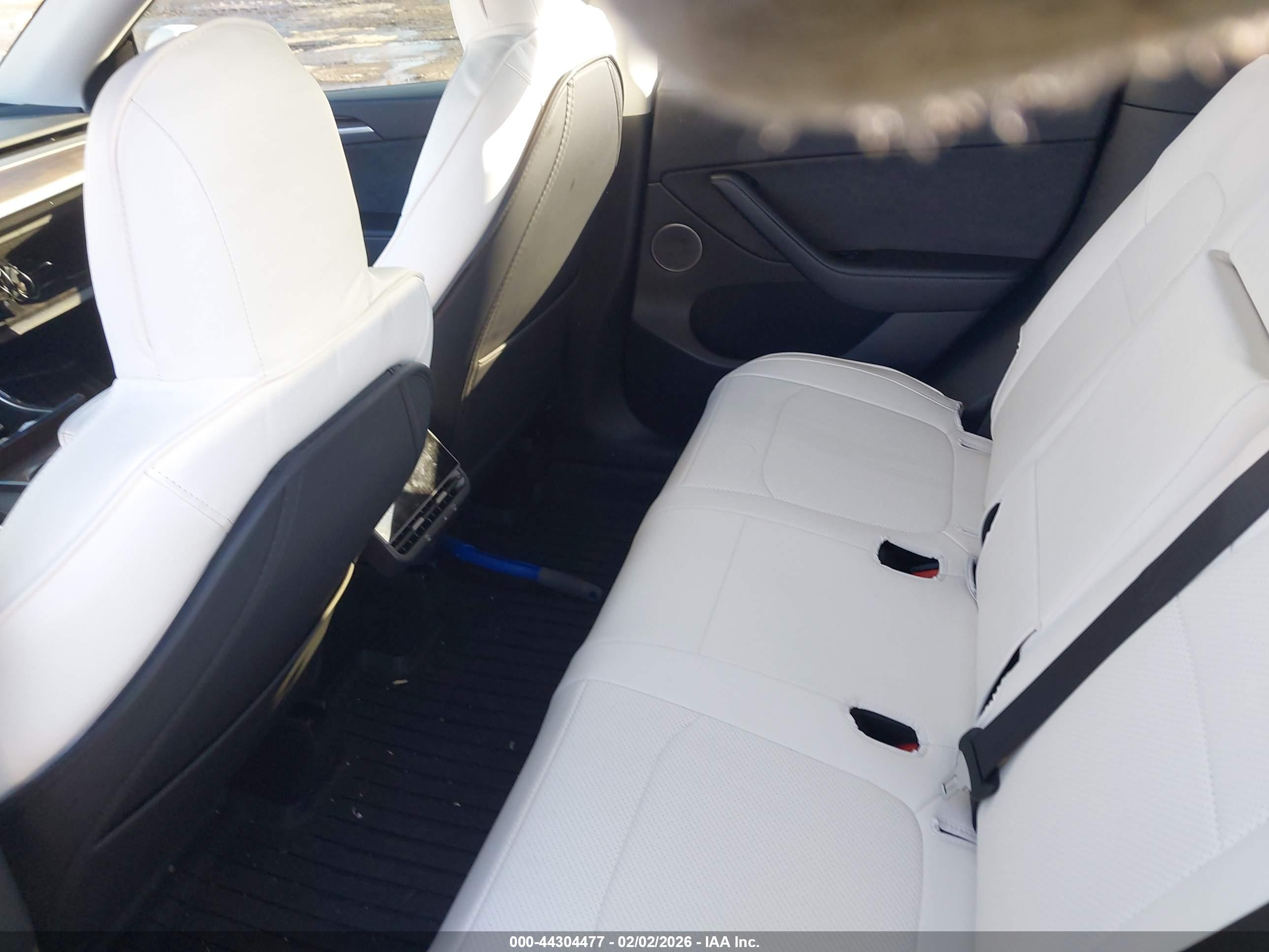 TESLA MODEL image 8