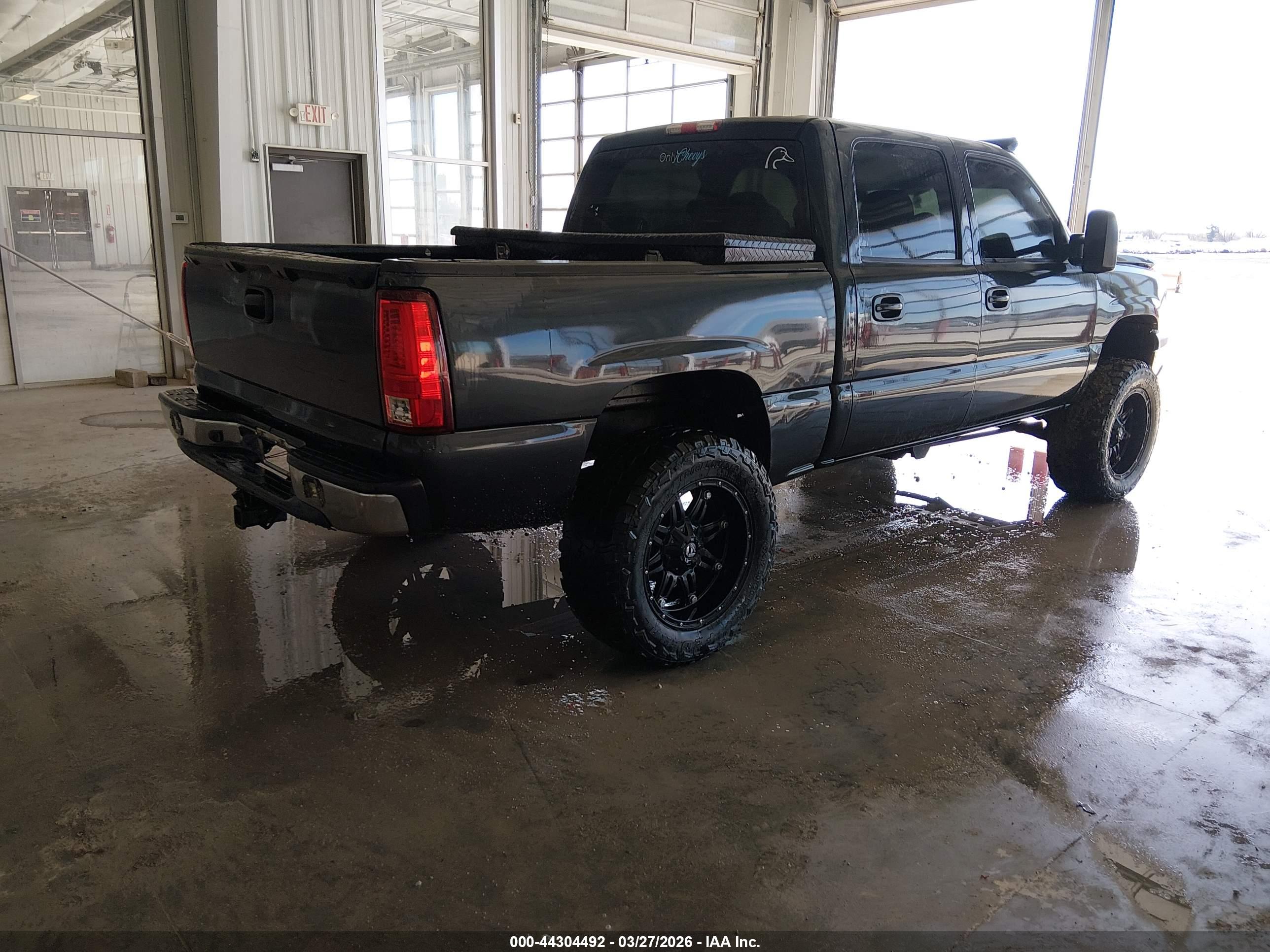 CHEVROLET SILVERADO image 4