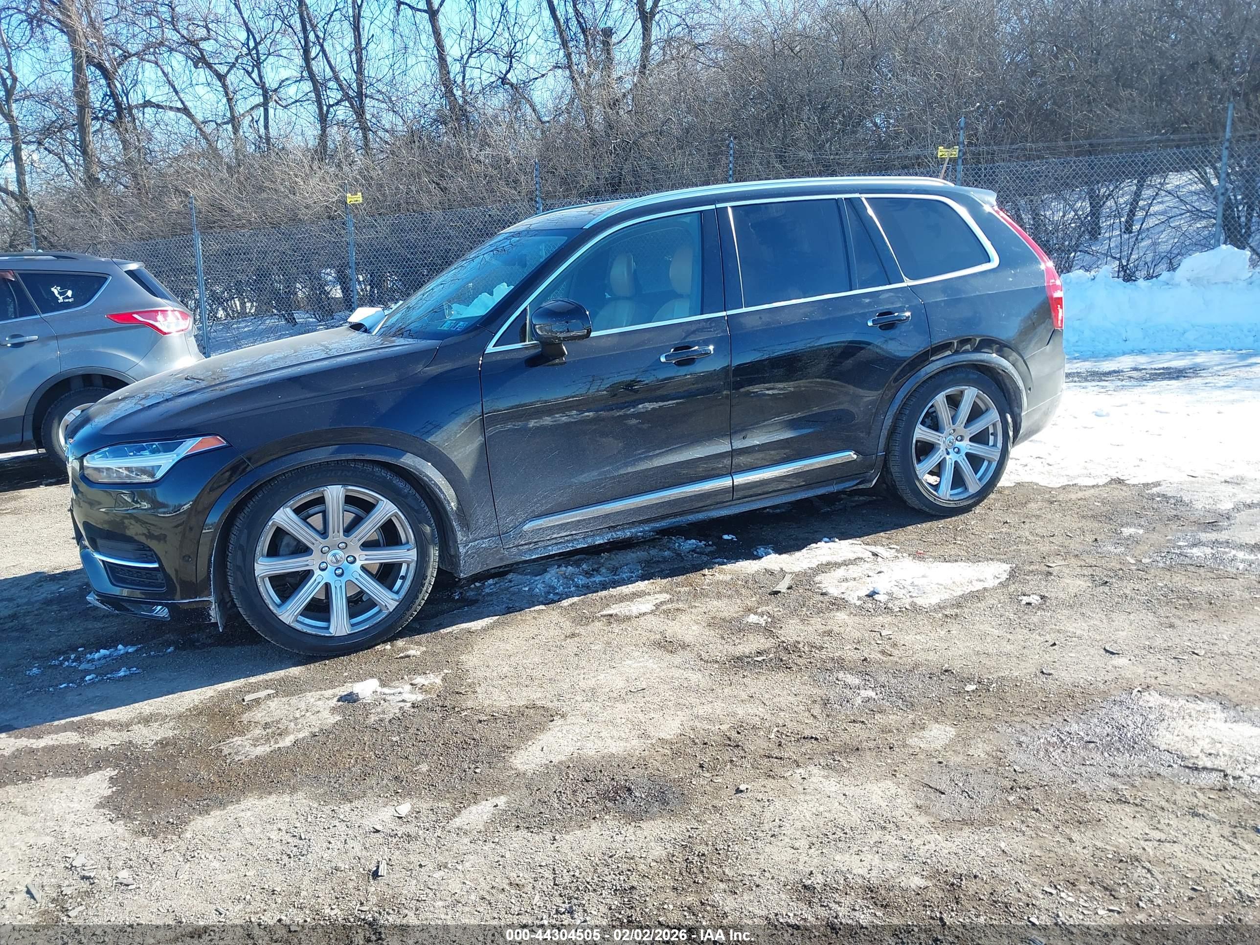 VOLVO XC90 image 2