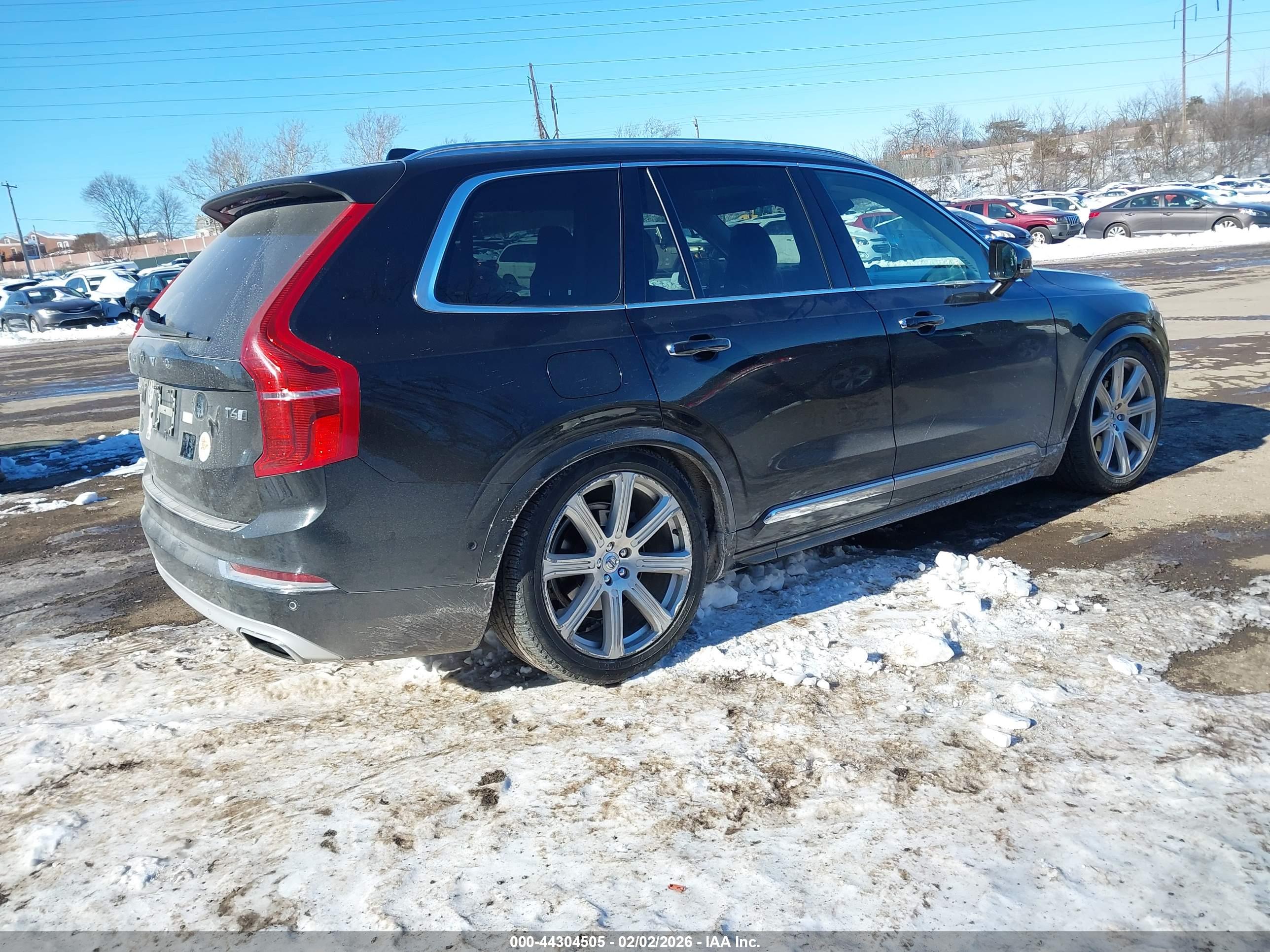 VOLVO XC90 image 4