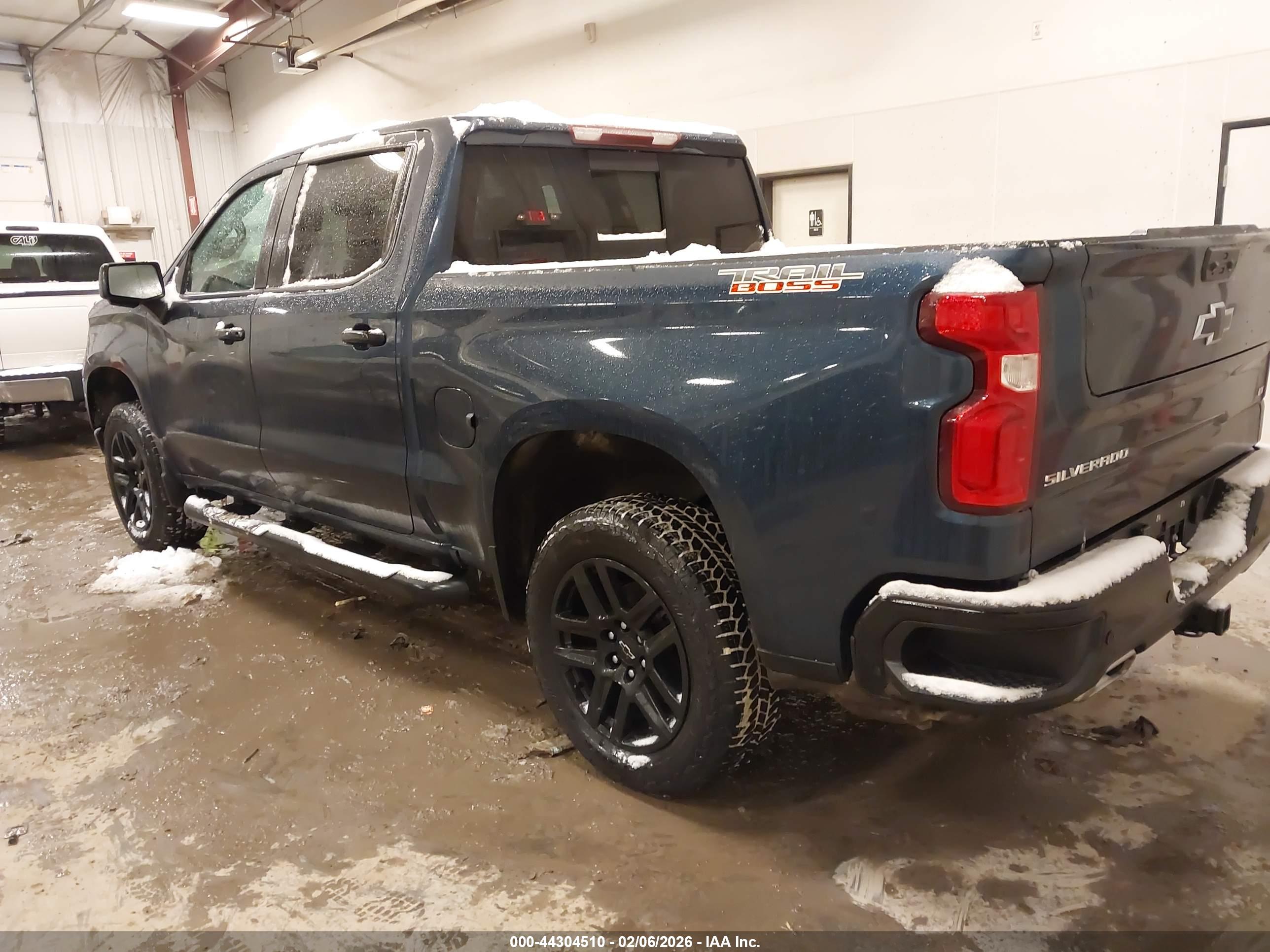 CHEVROLET SILVERADO image 3
