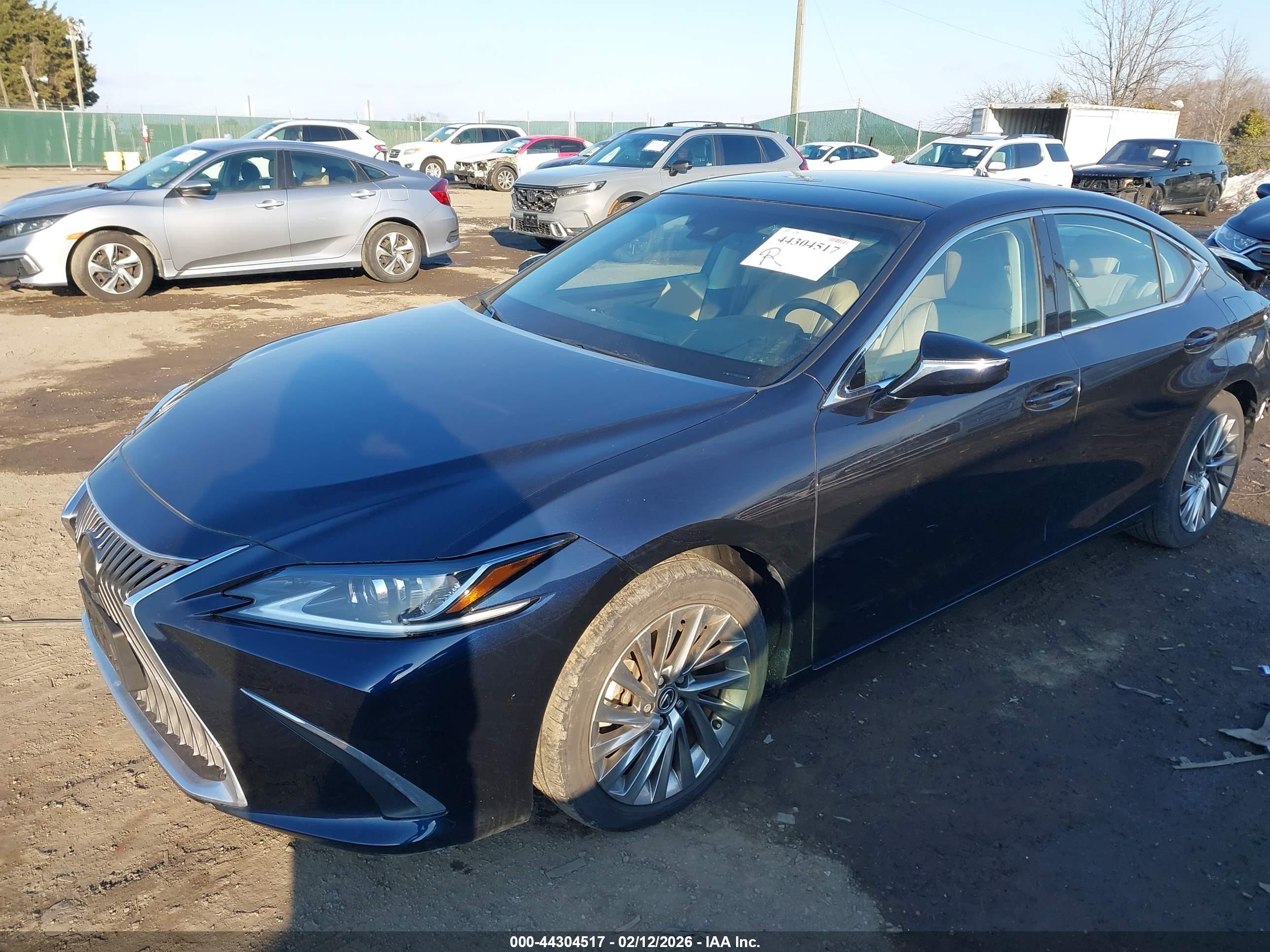 LEXUS ES image 2