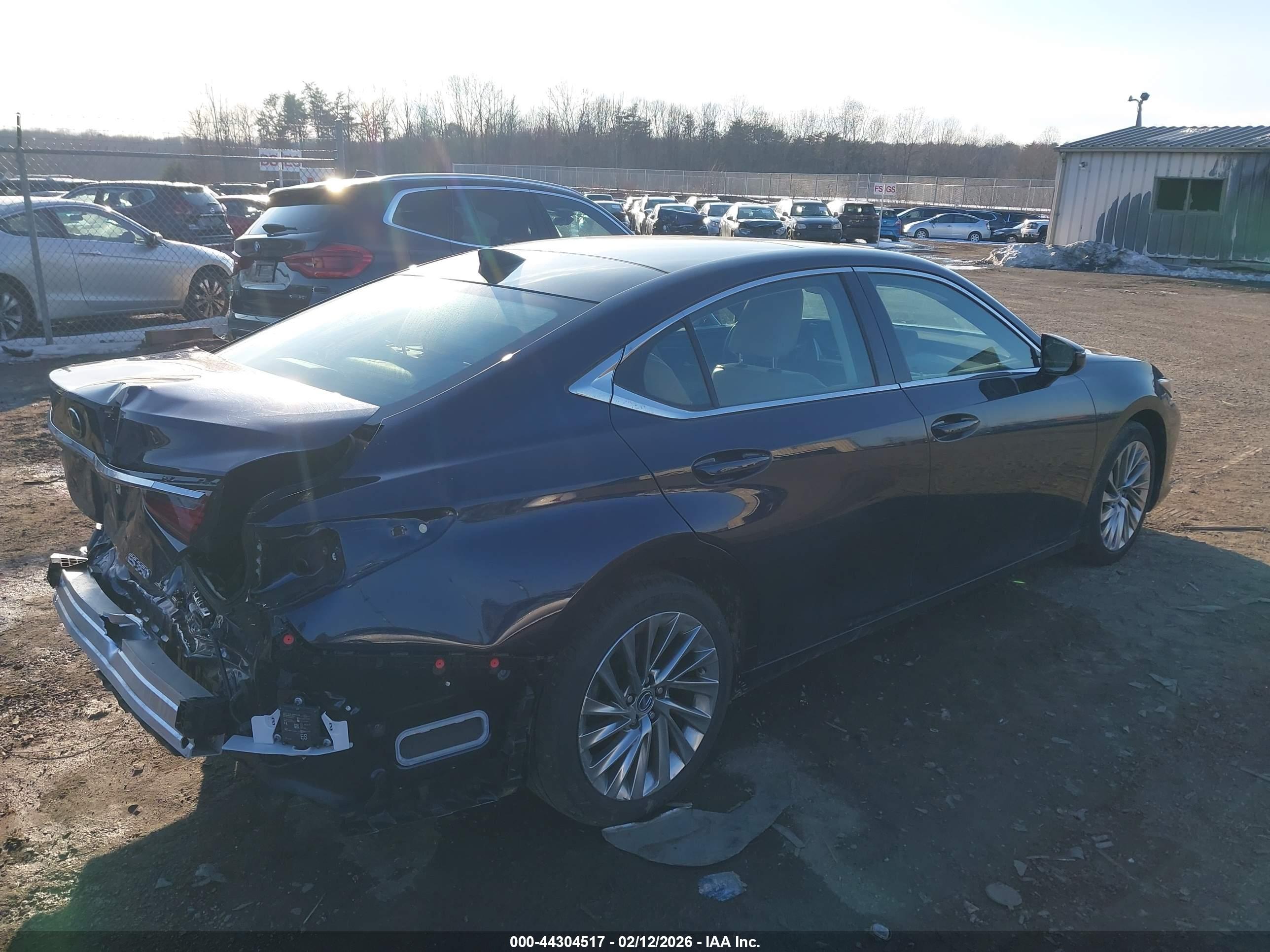 LEXUS ES image 4