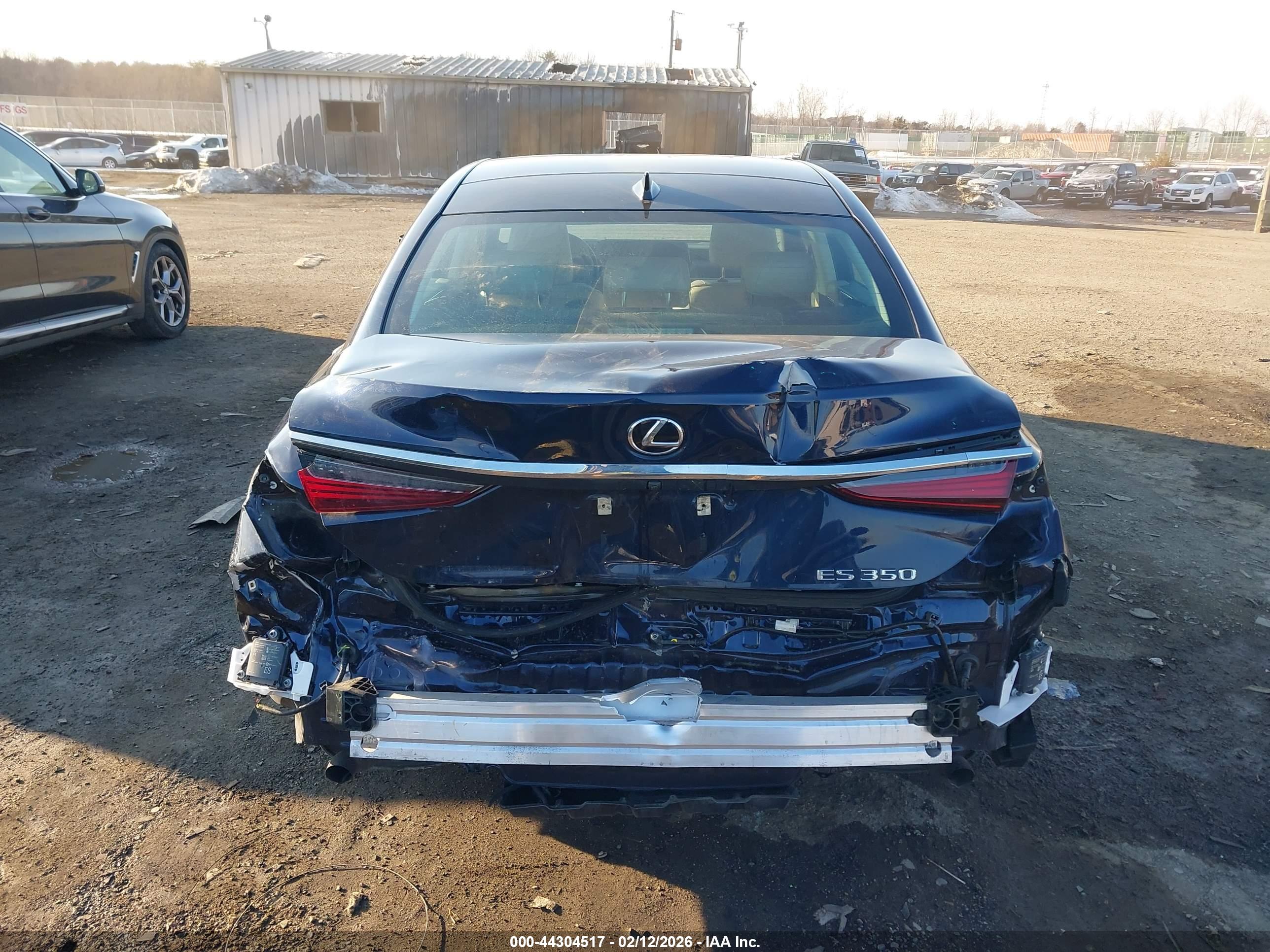 LEXUS ES image 6