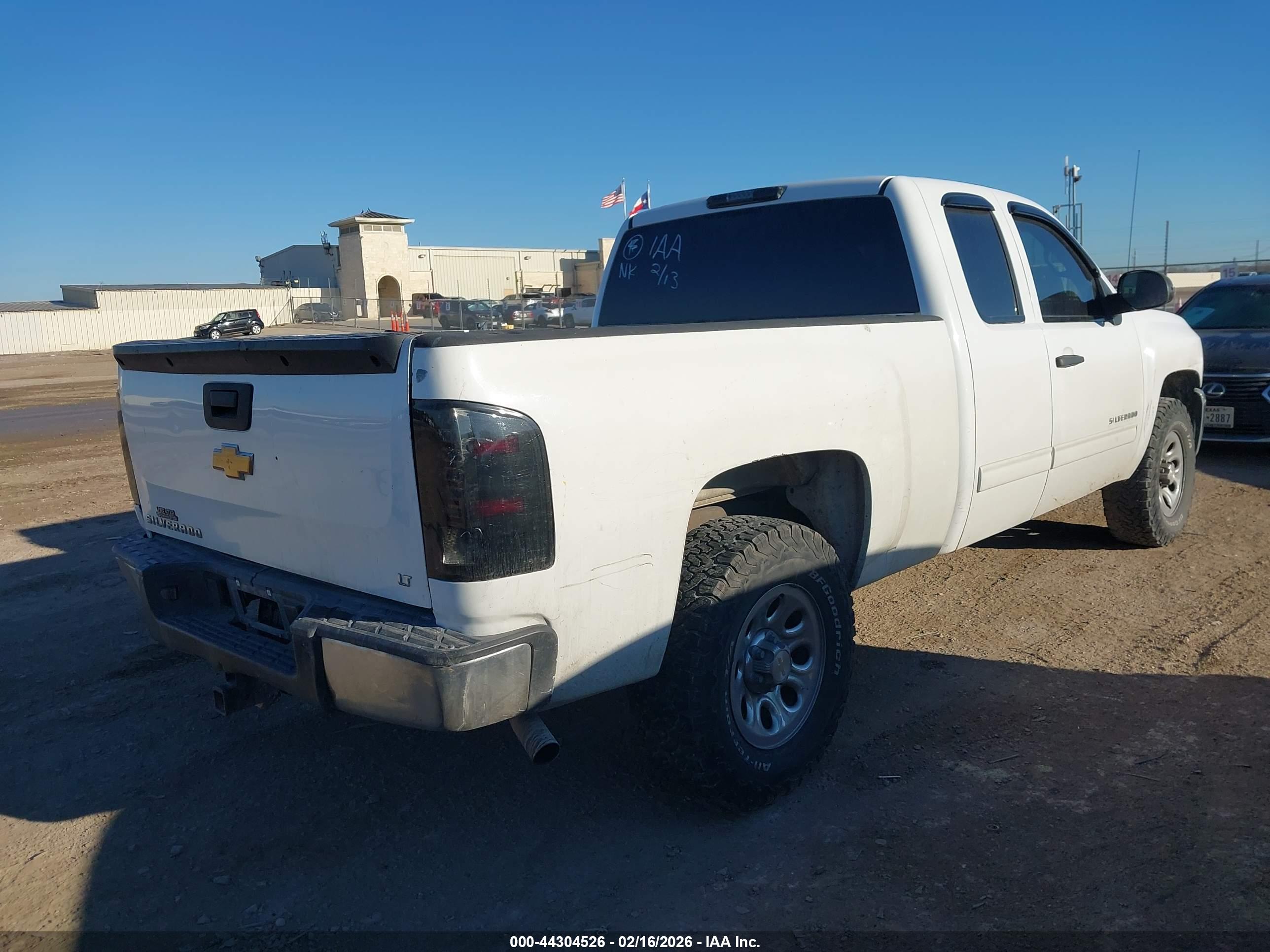 CHEVROLET SILVERADO image 4