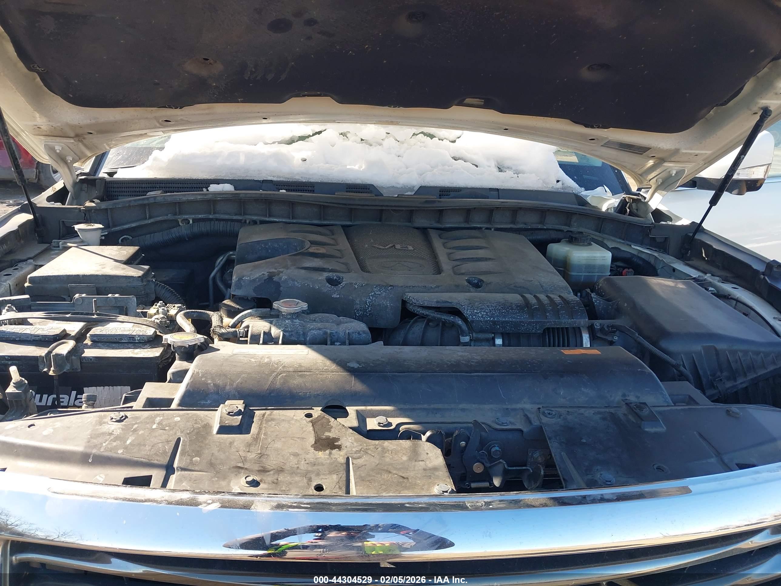 INFINITI QX56 image 10