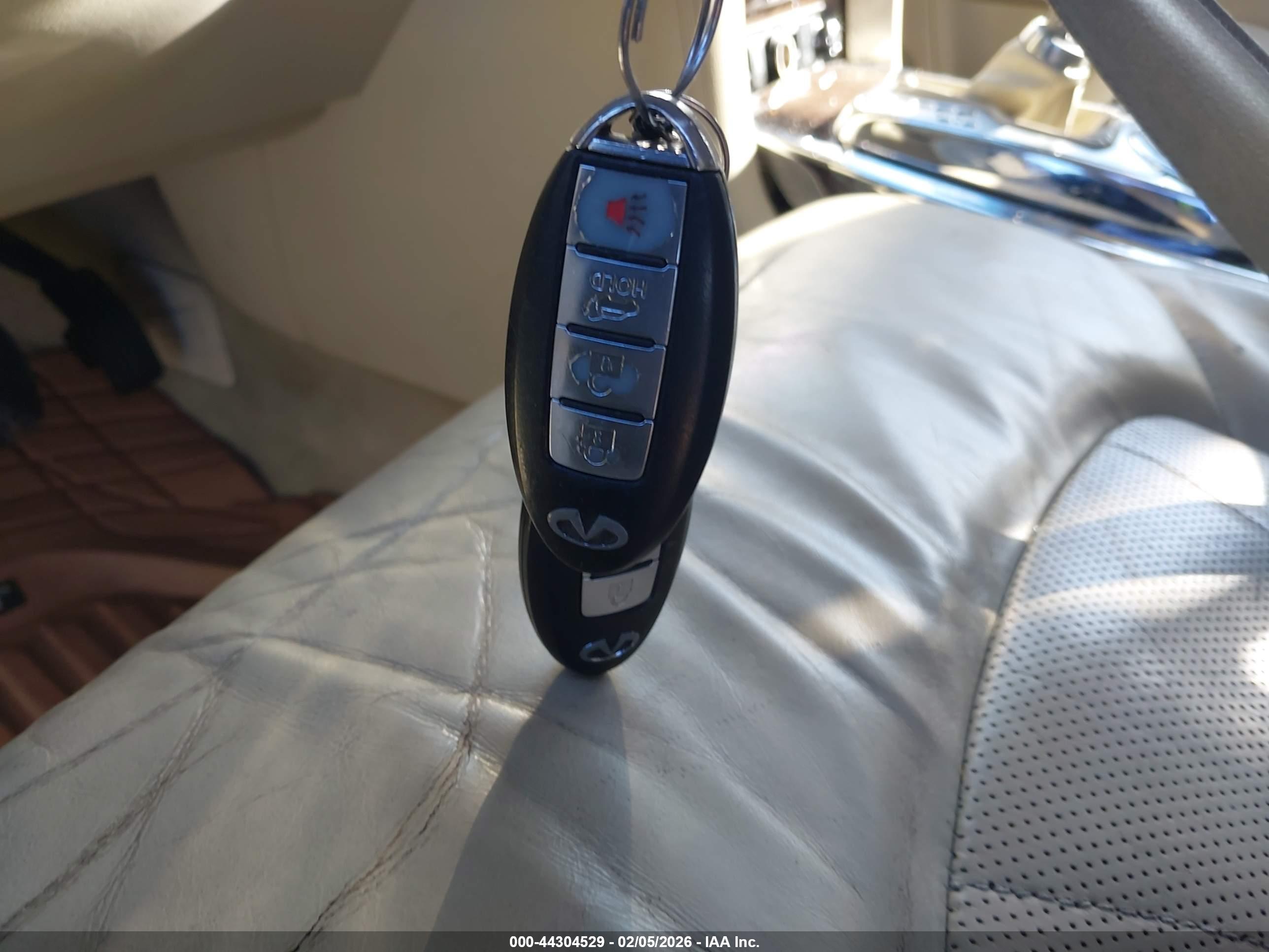 INFINITI QX56 image 11
