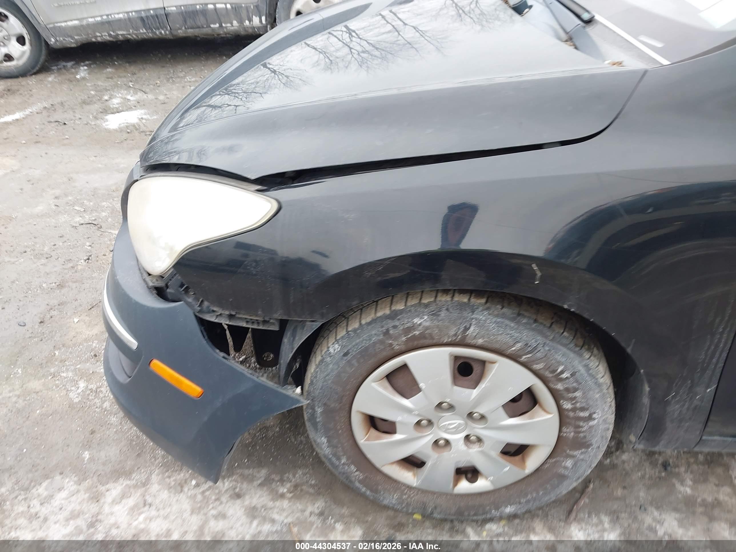 HYUNDAI ELANTRA image 6