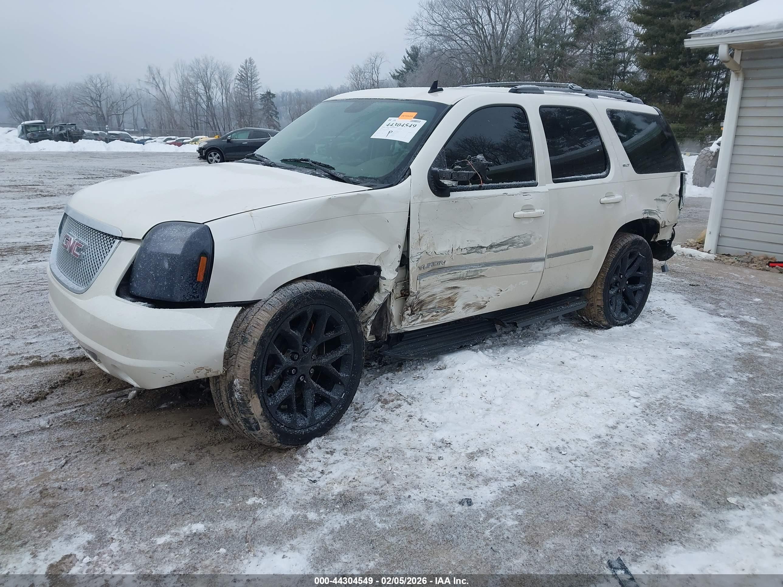 GMC YUKON image 2