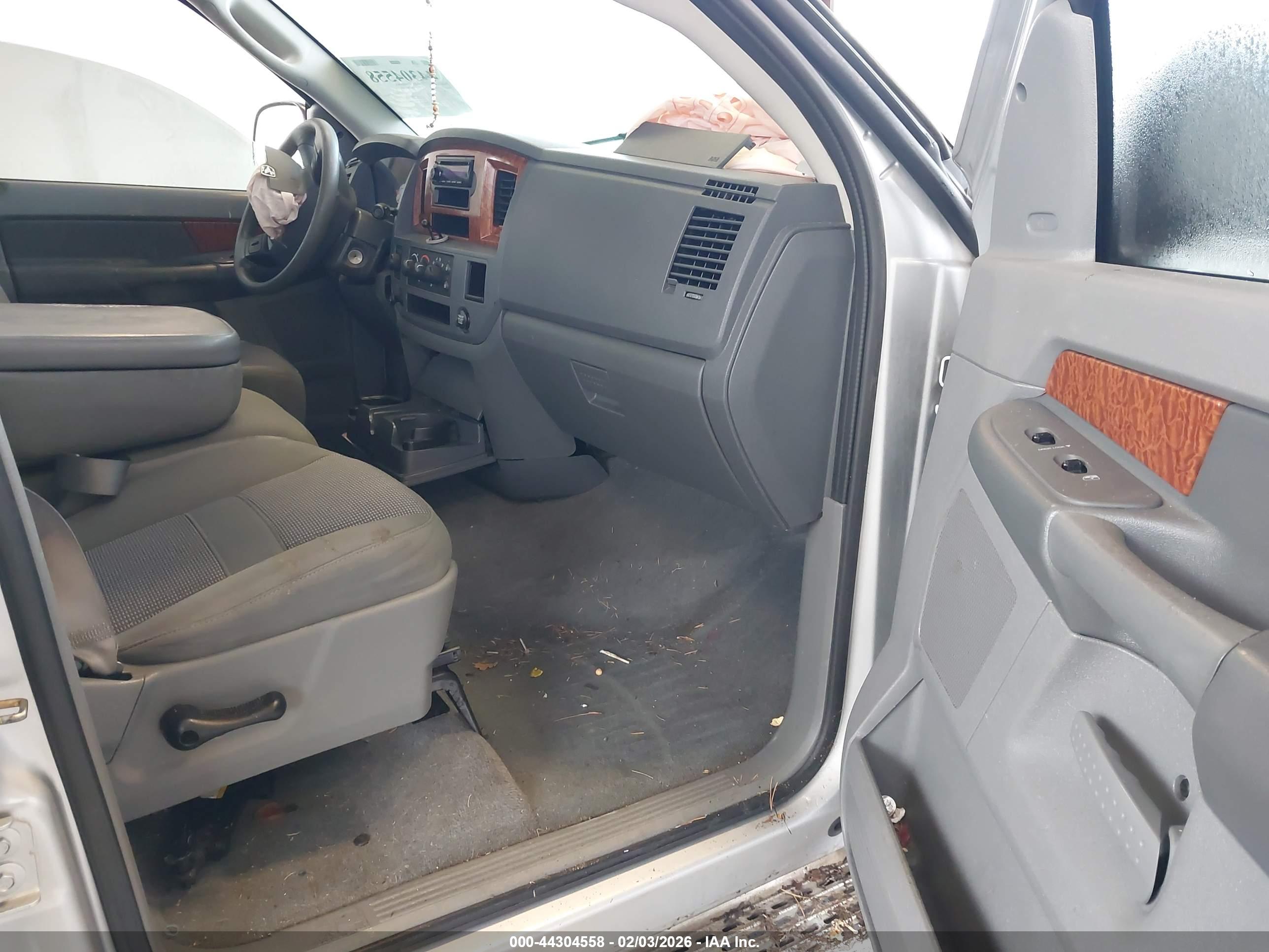 DODGE RAM image 5