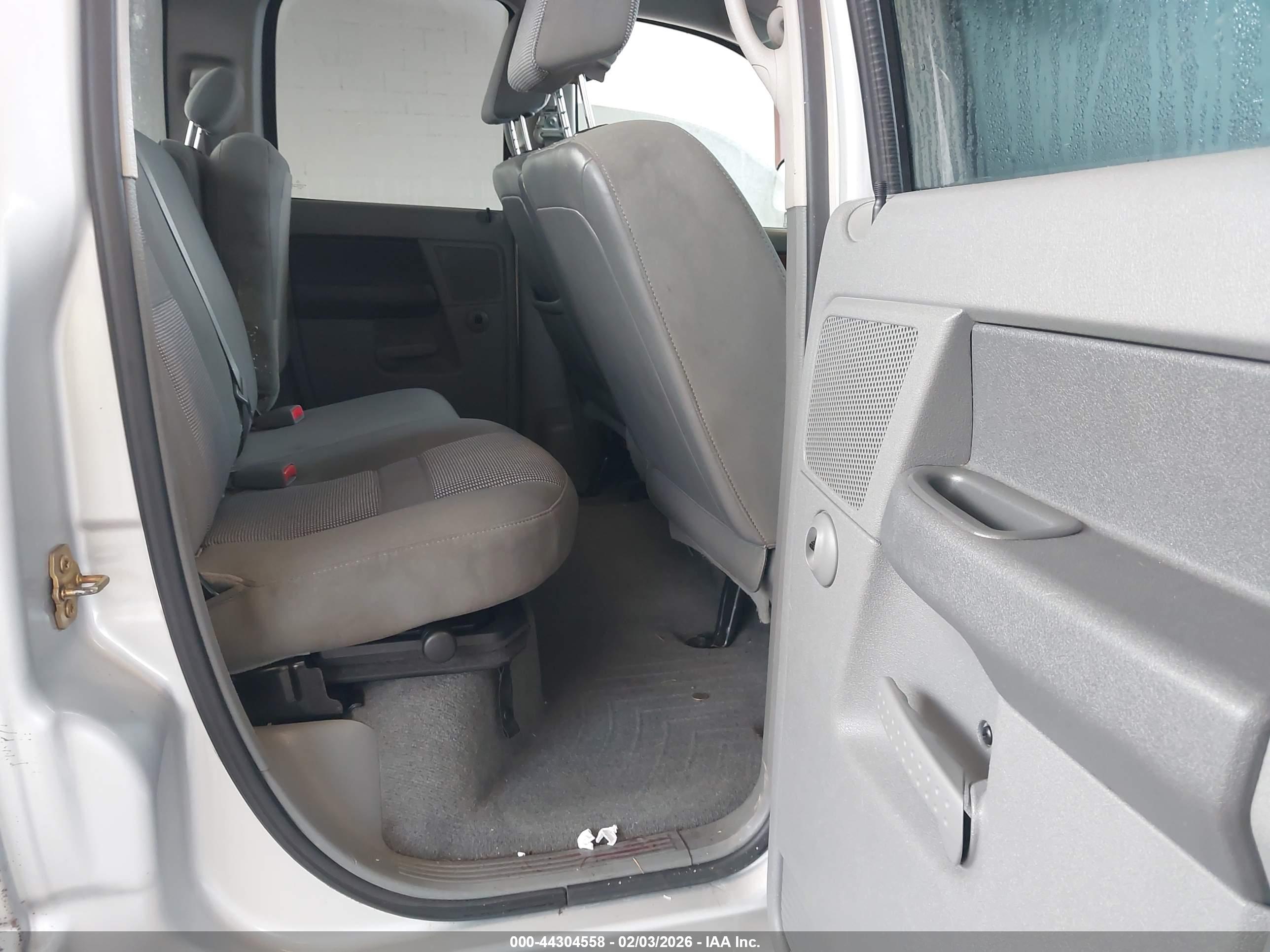 DODGE RAM image 8