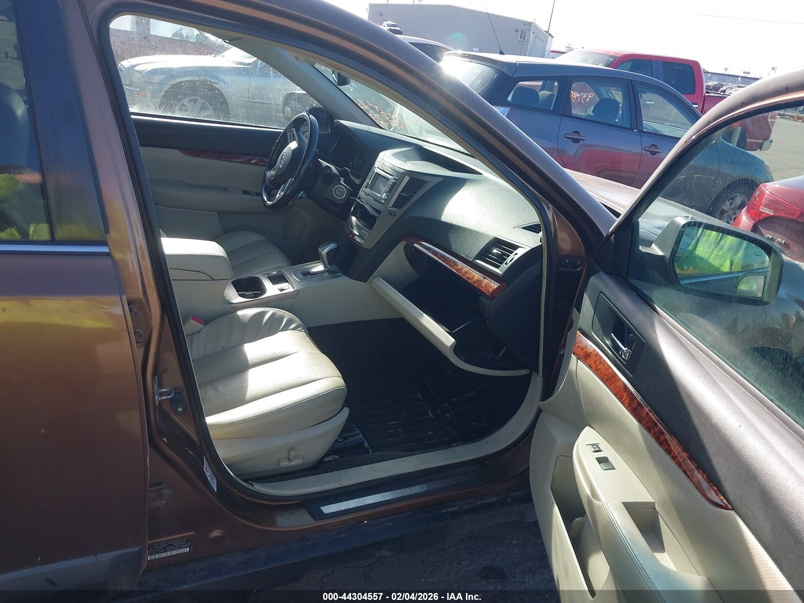 SUBARU OUTBACK image 5
