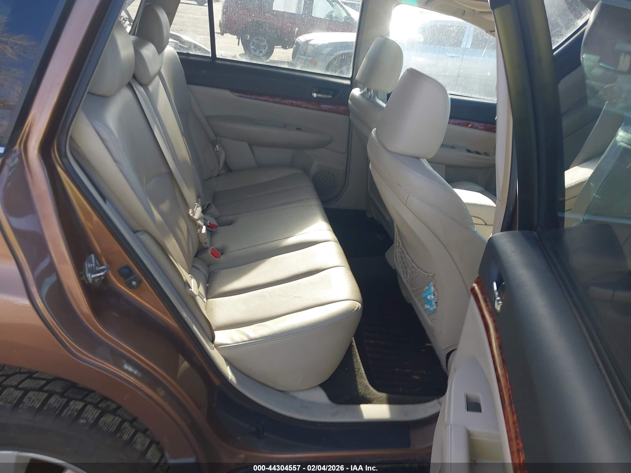 SUBARU OUTBACK image 8