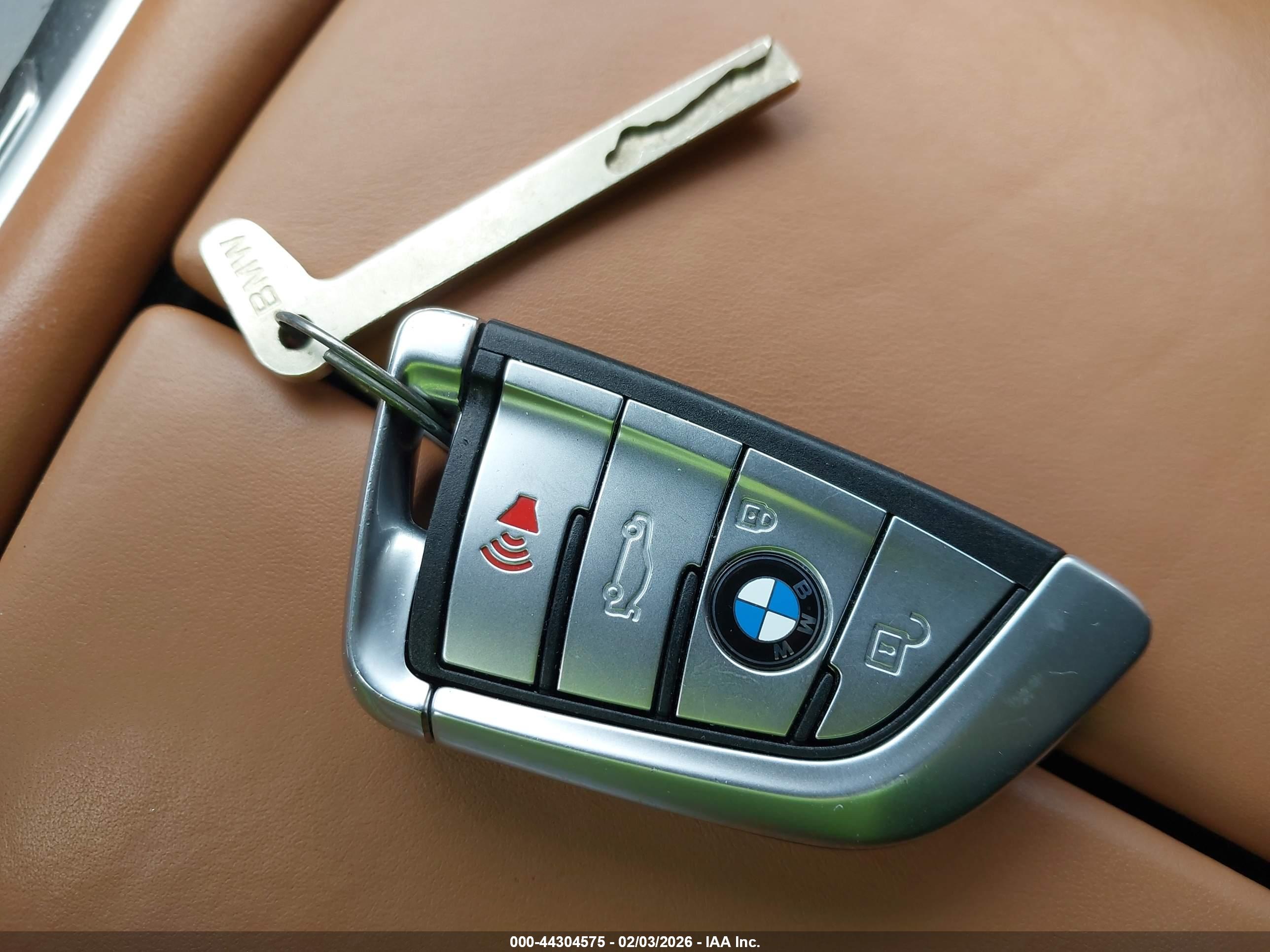 BMW 750I image 11