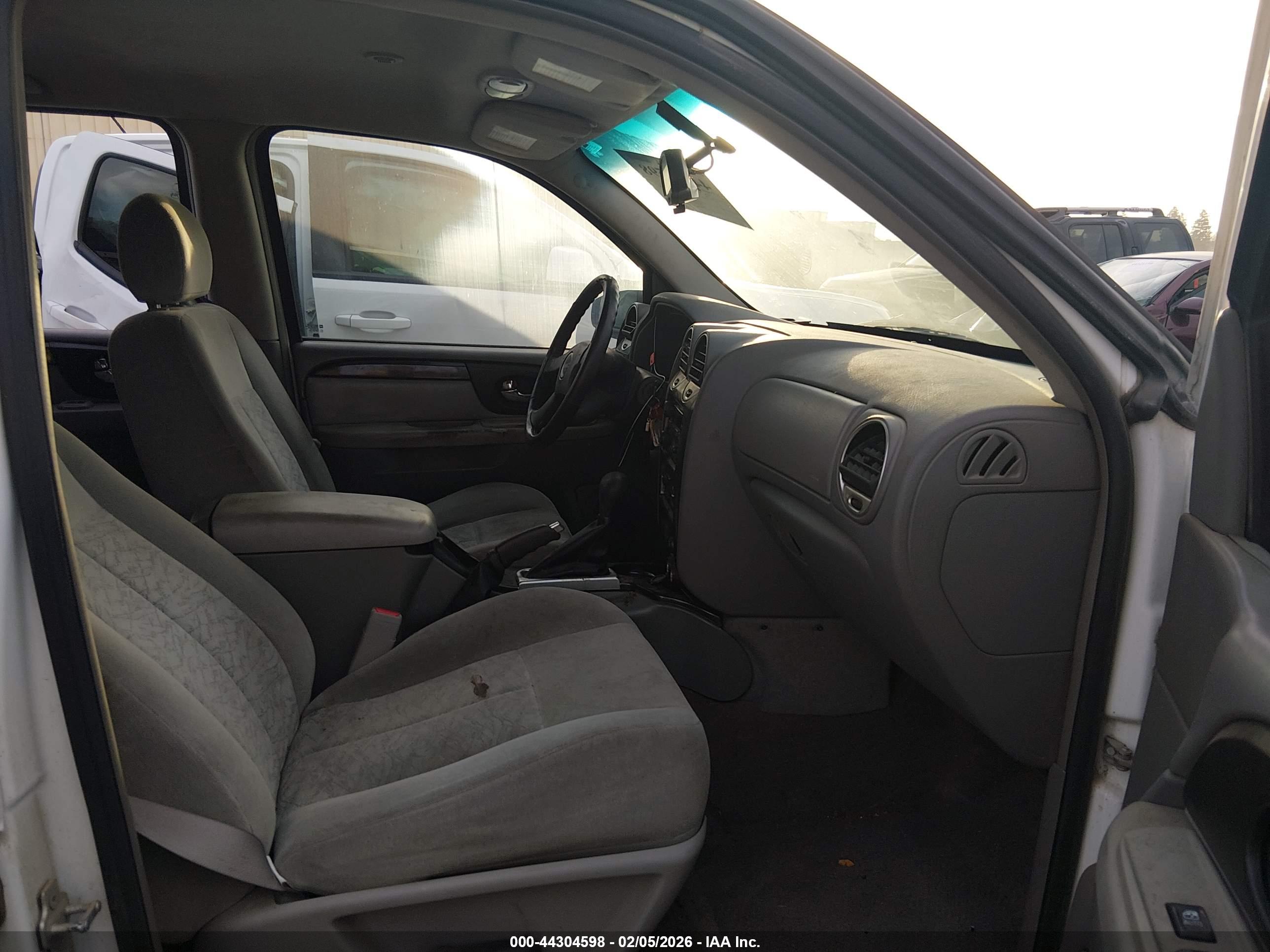 GMC ENVOY image 5