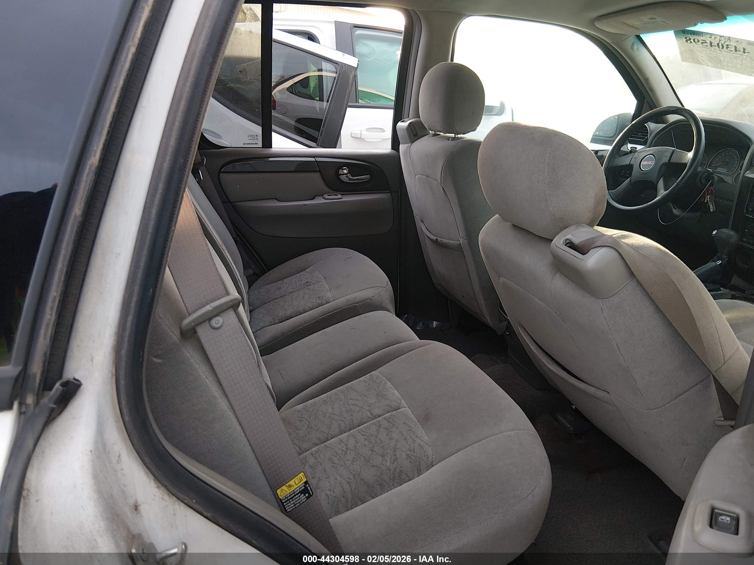 GMC ENVOY image 8