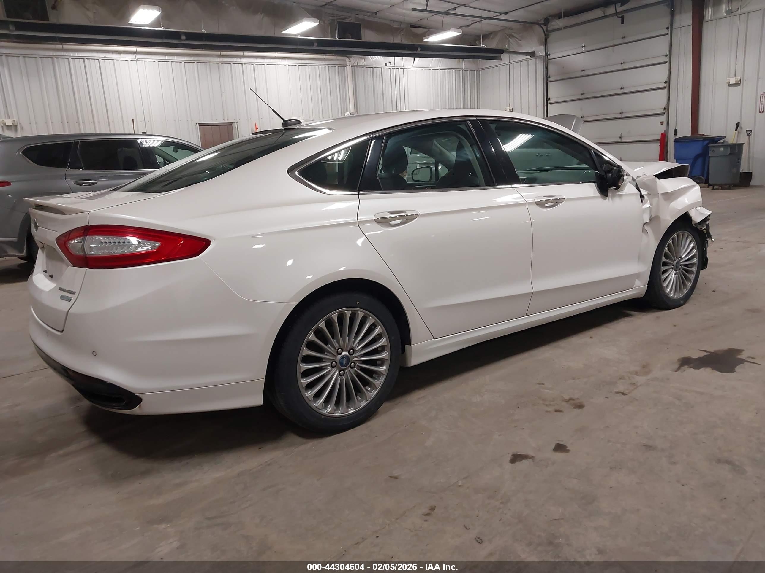 FORD FUSION image 4