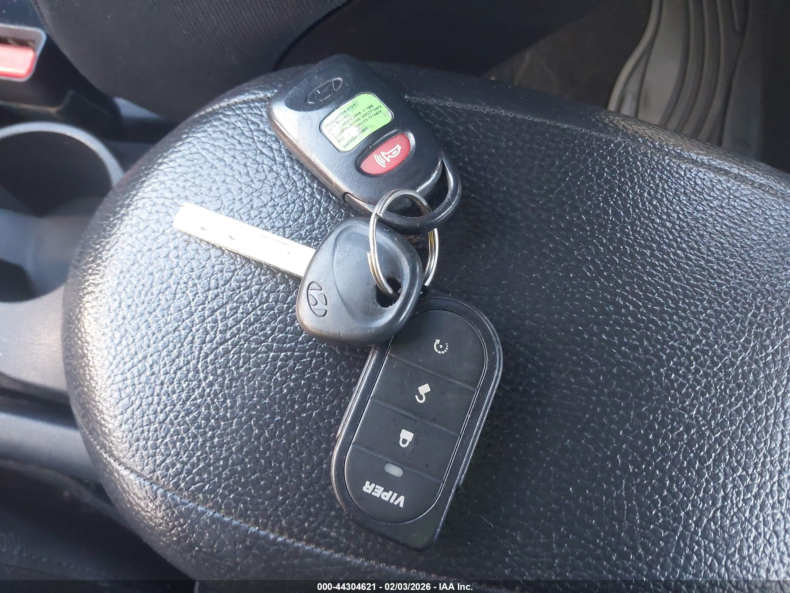 HYUNDAI VELOSTER image 11
