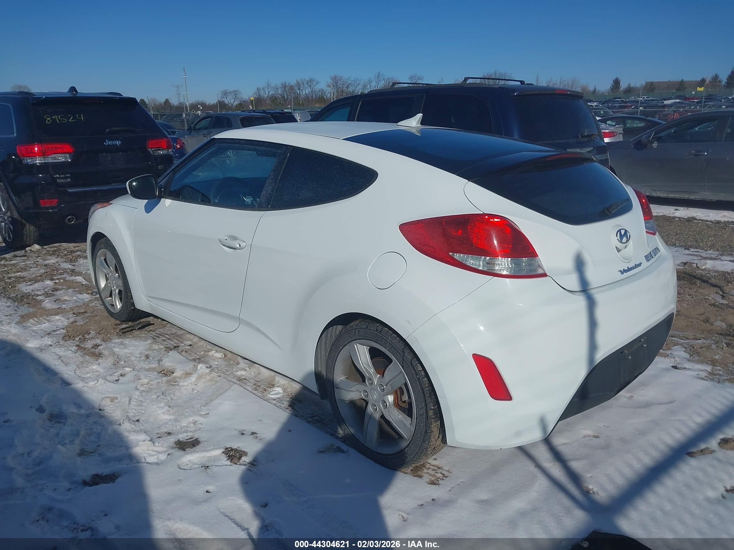 HYUNDAI VELOSTER image 3