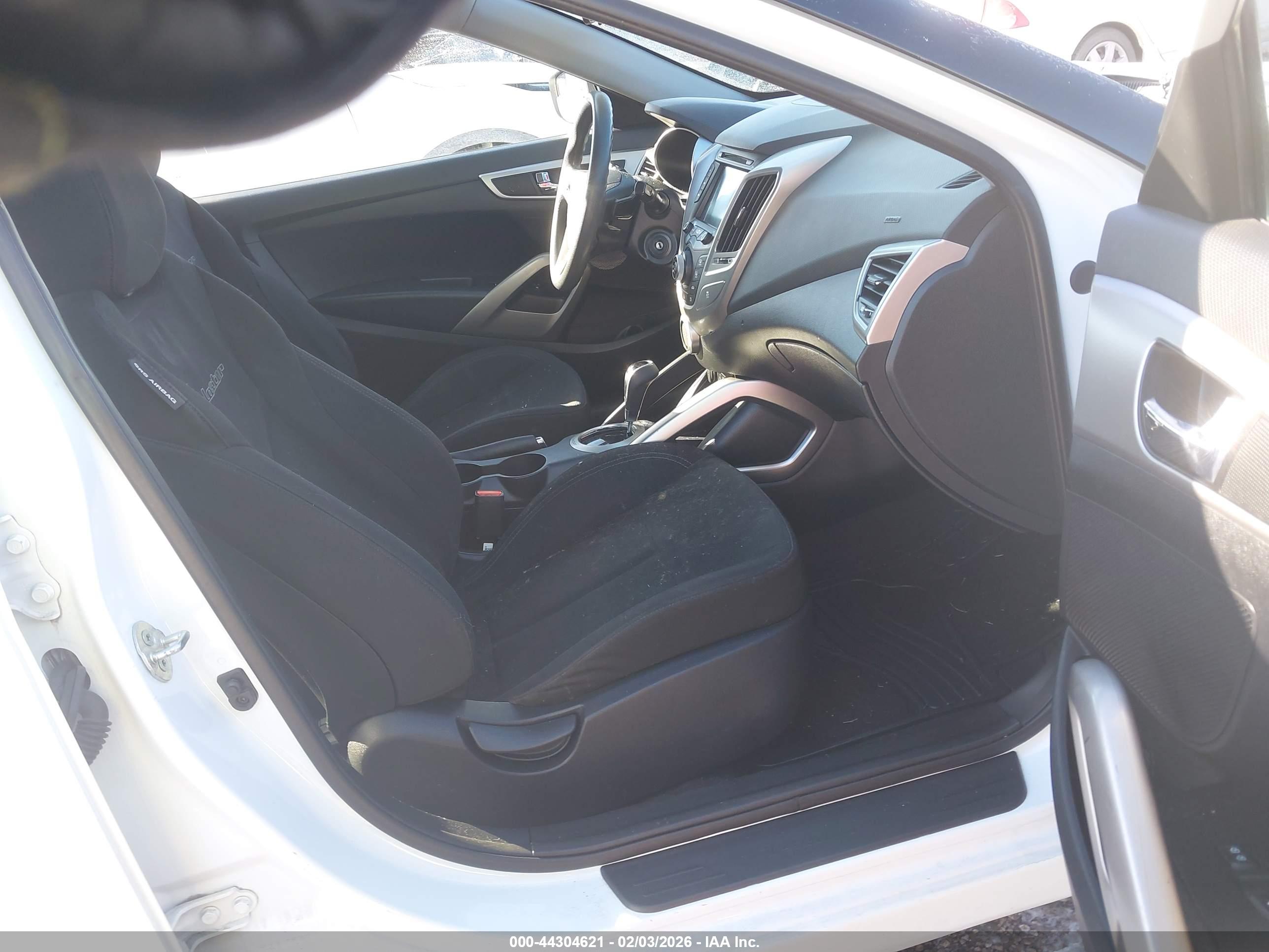 HYUNDAI VELOSTER image 5