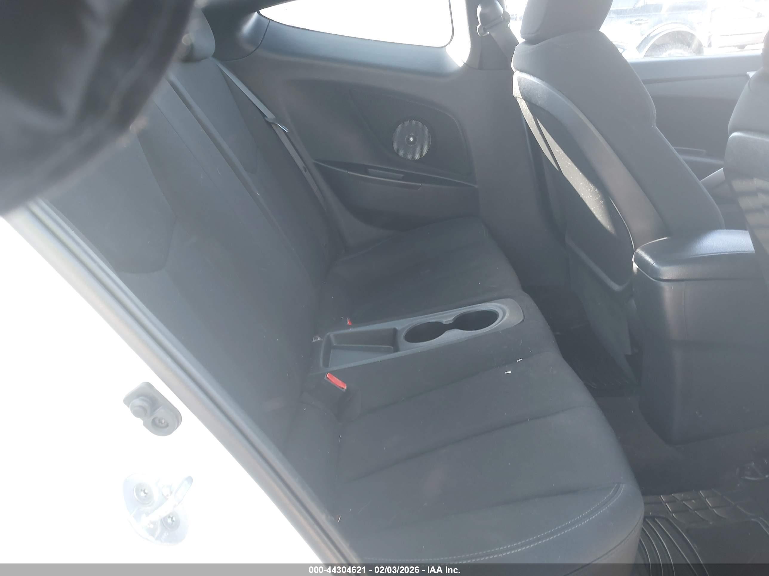 HYUNDAI VELOSTER image 8