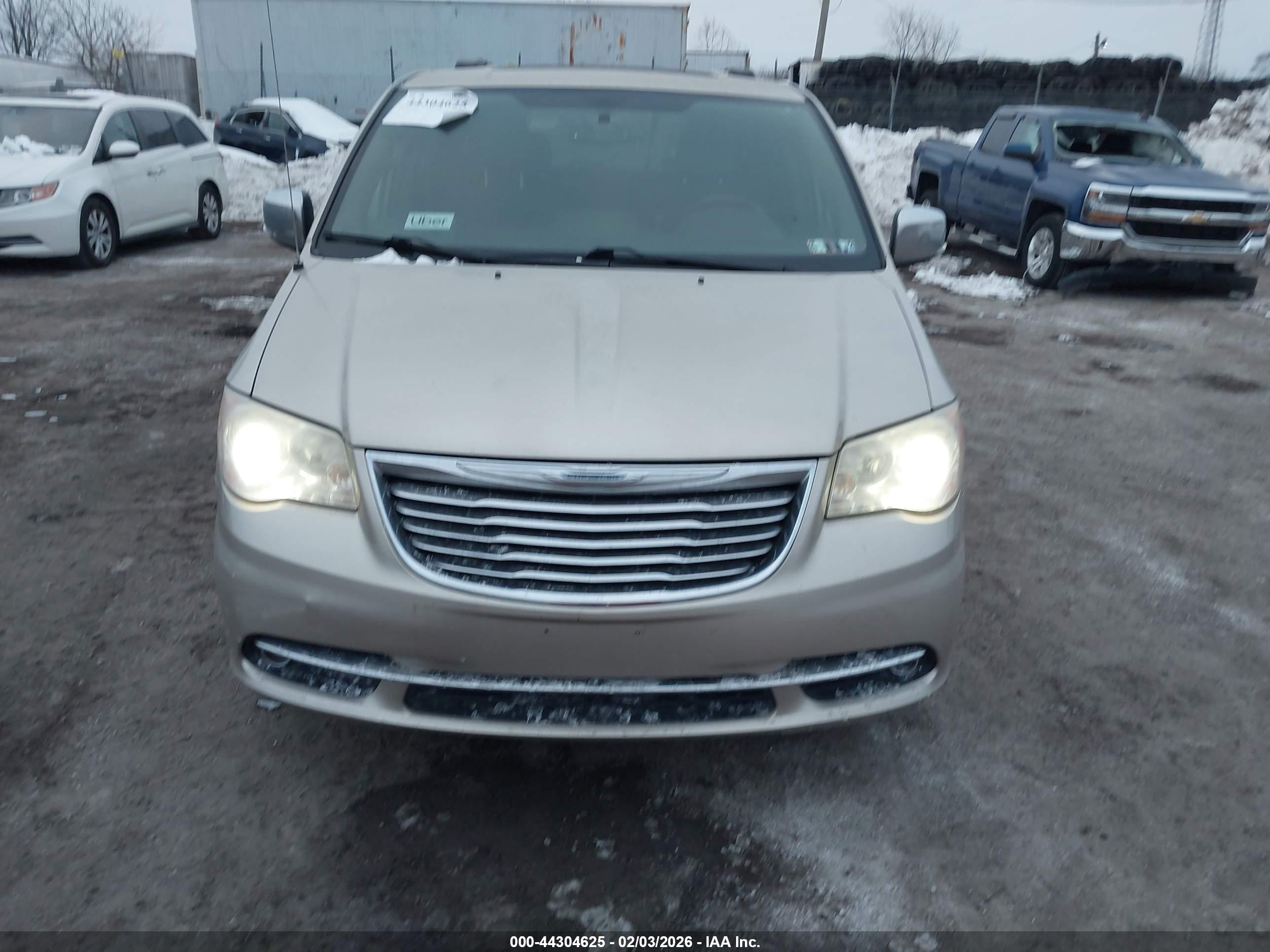 CHRYSLER TOWN image 6