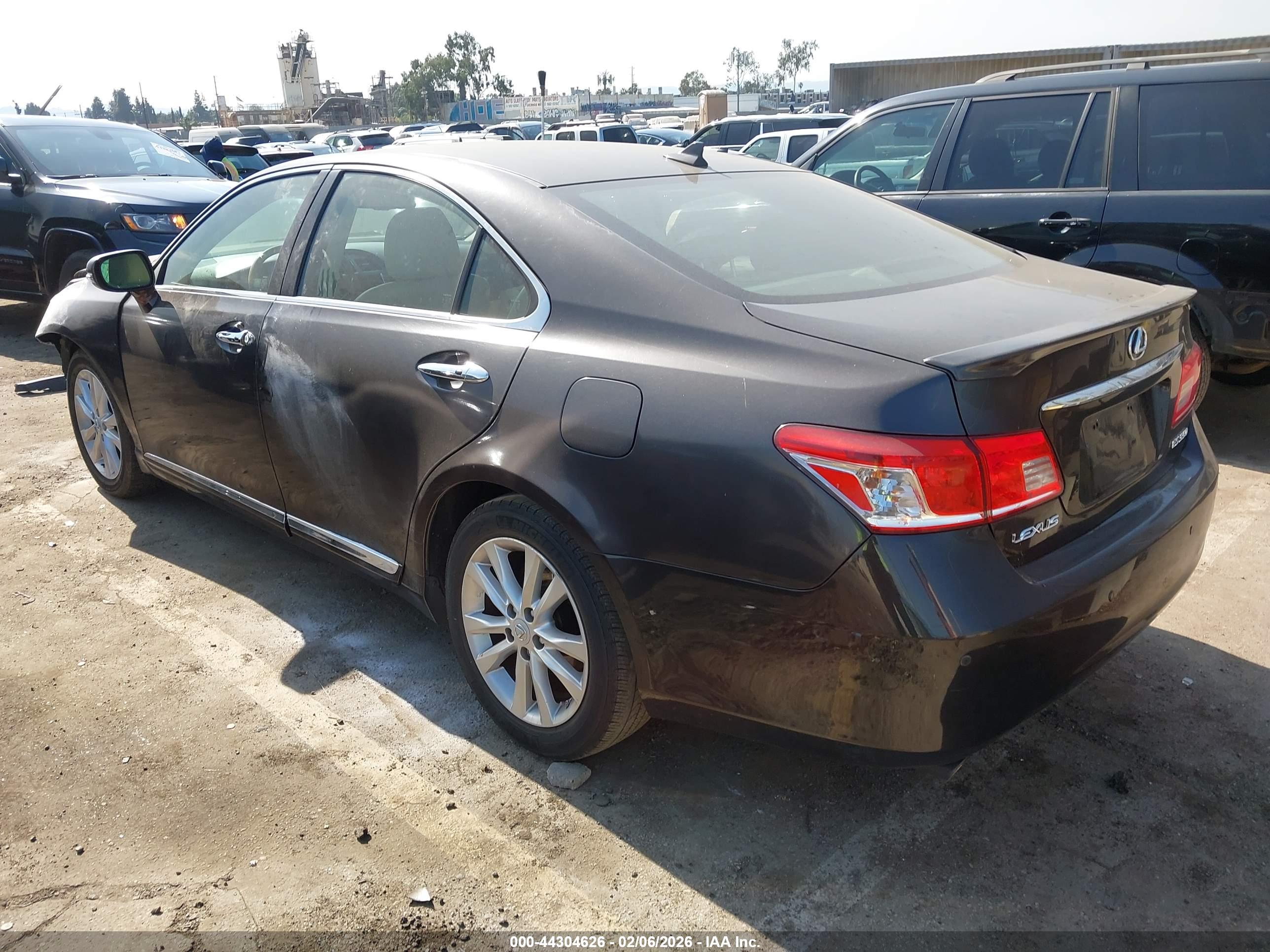 LEXUS ES image 3