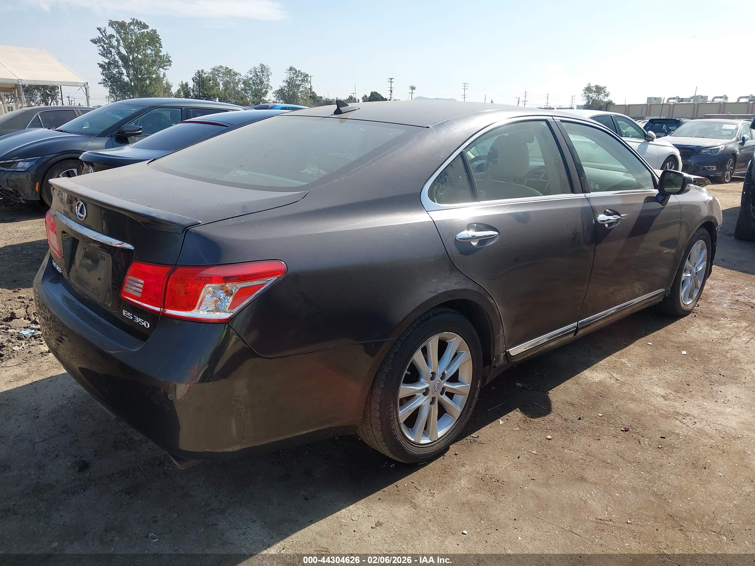 LEXUS ES image 4