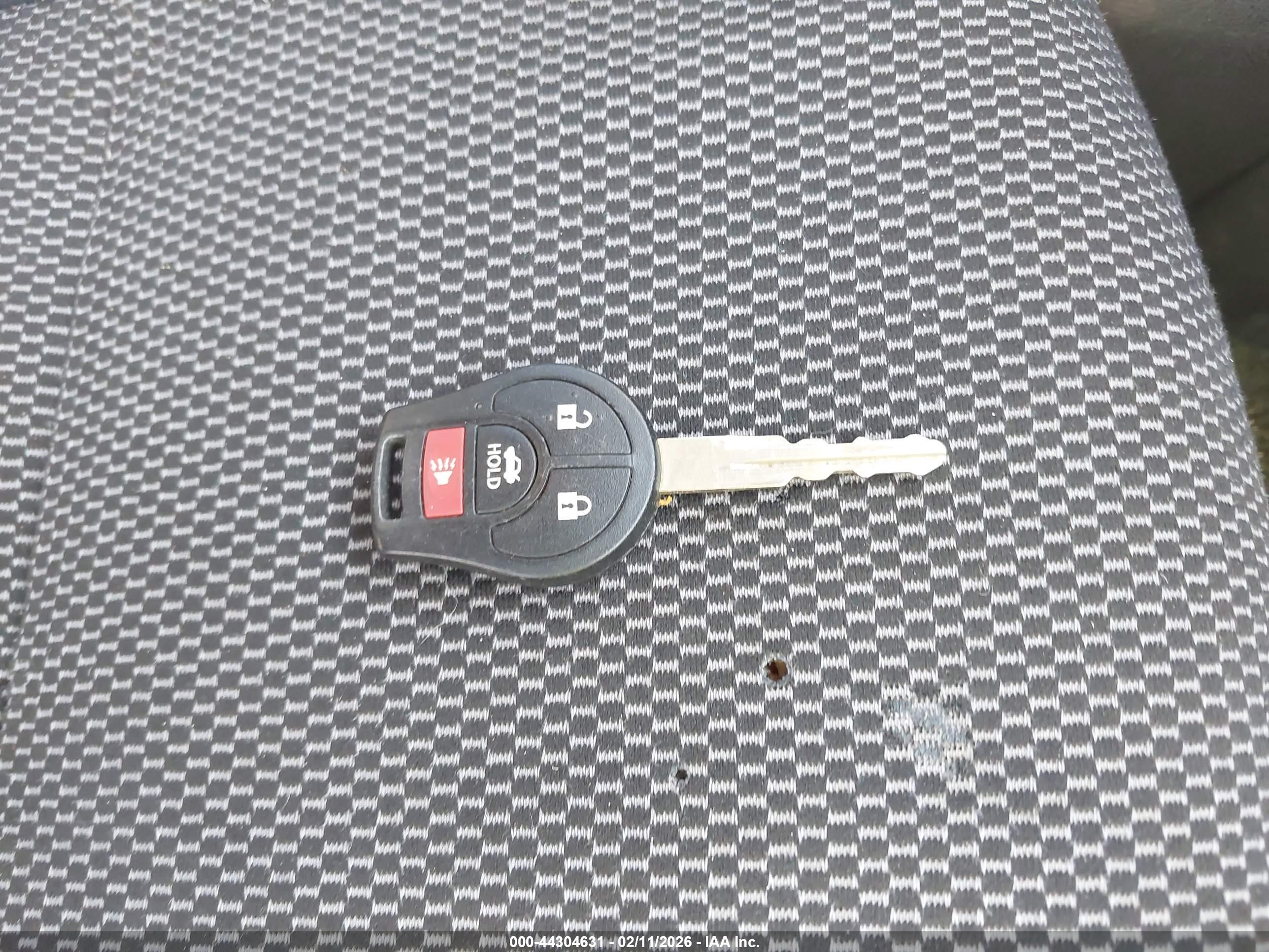 NISSAN VERSA image 11
