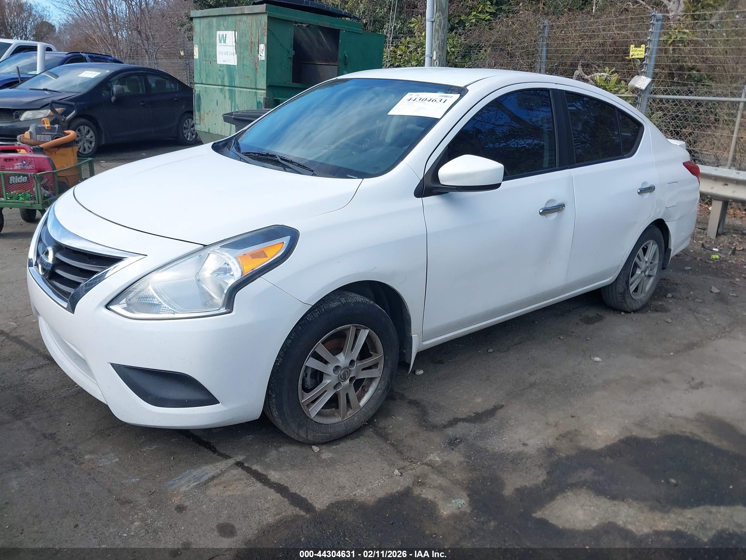 NISSAN VERSA image 2