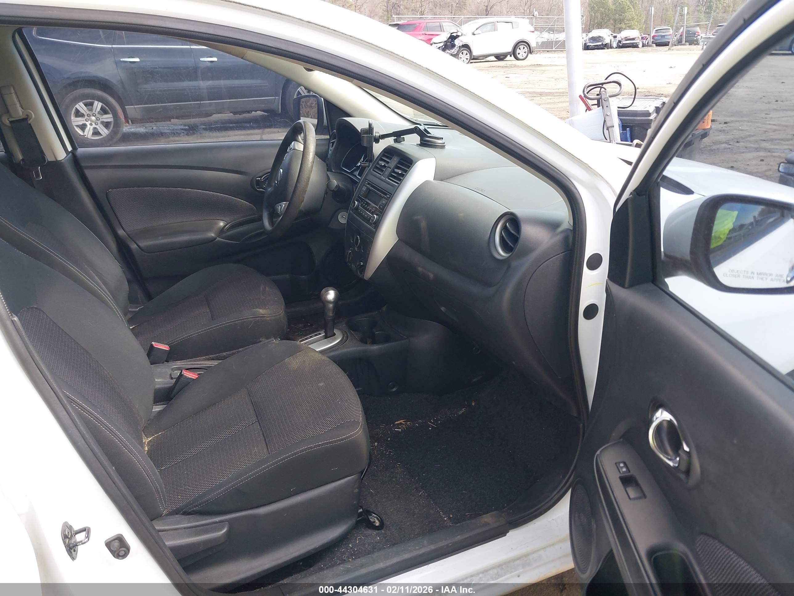 NISSAN VERSA image 5