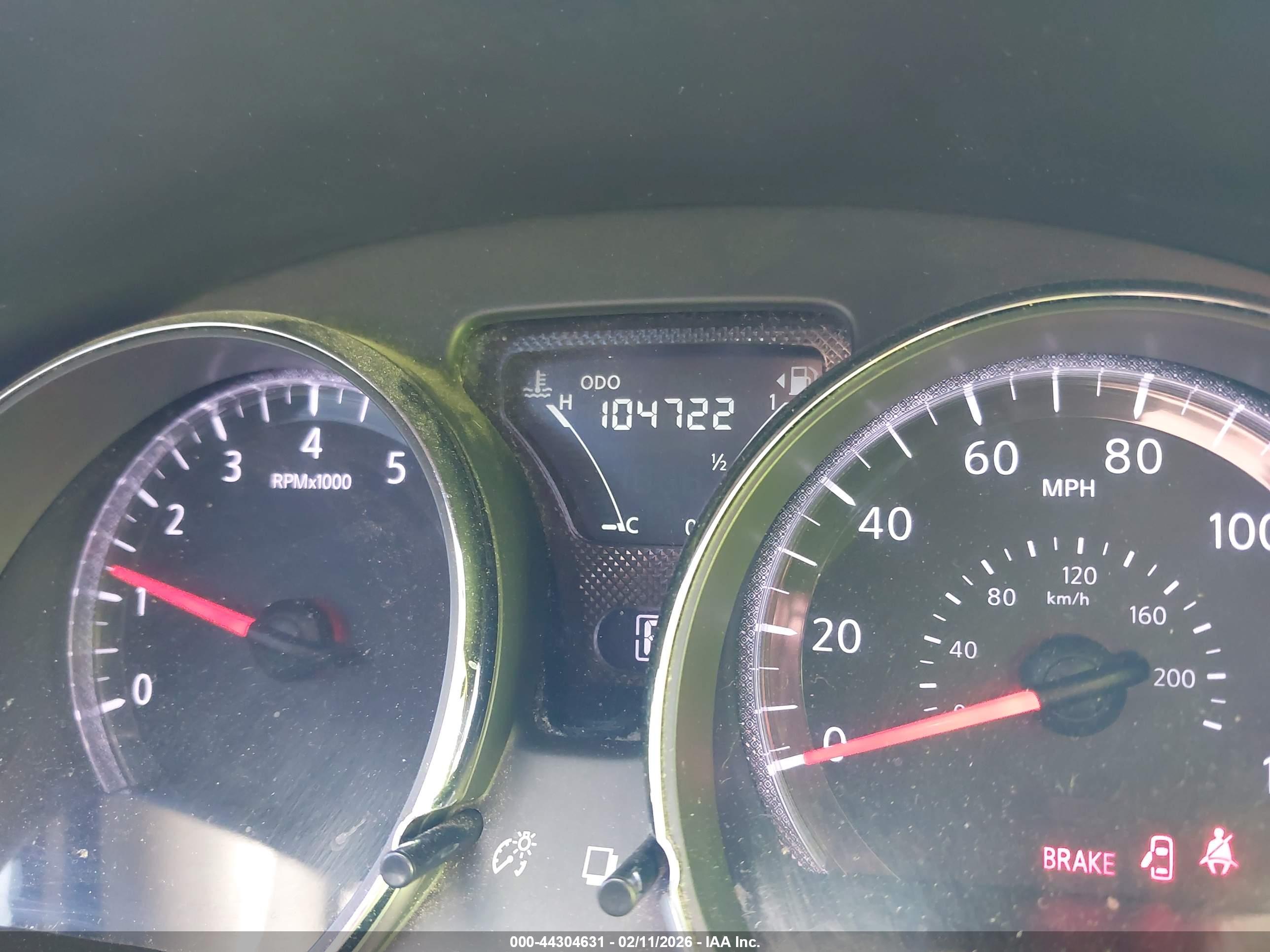 NISSAN VERSA image 7
