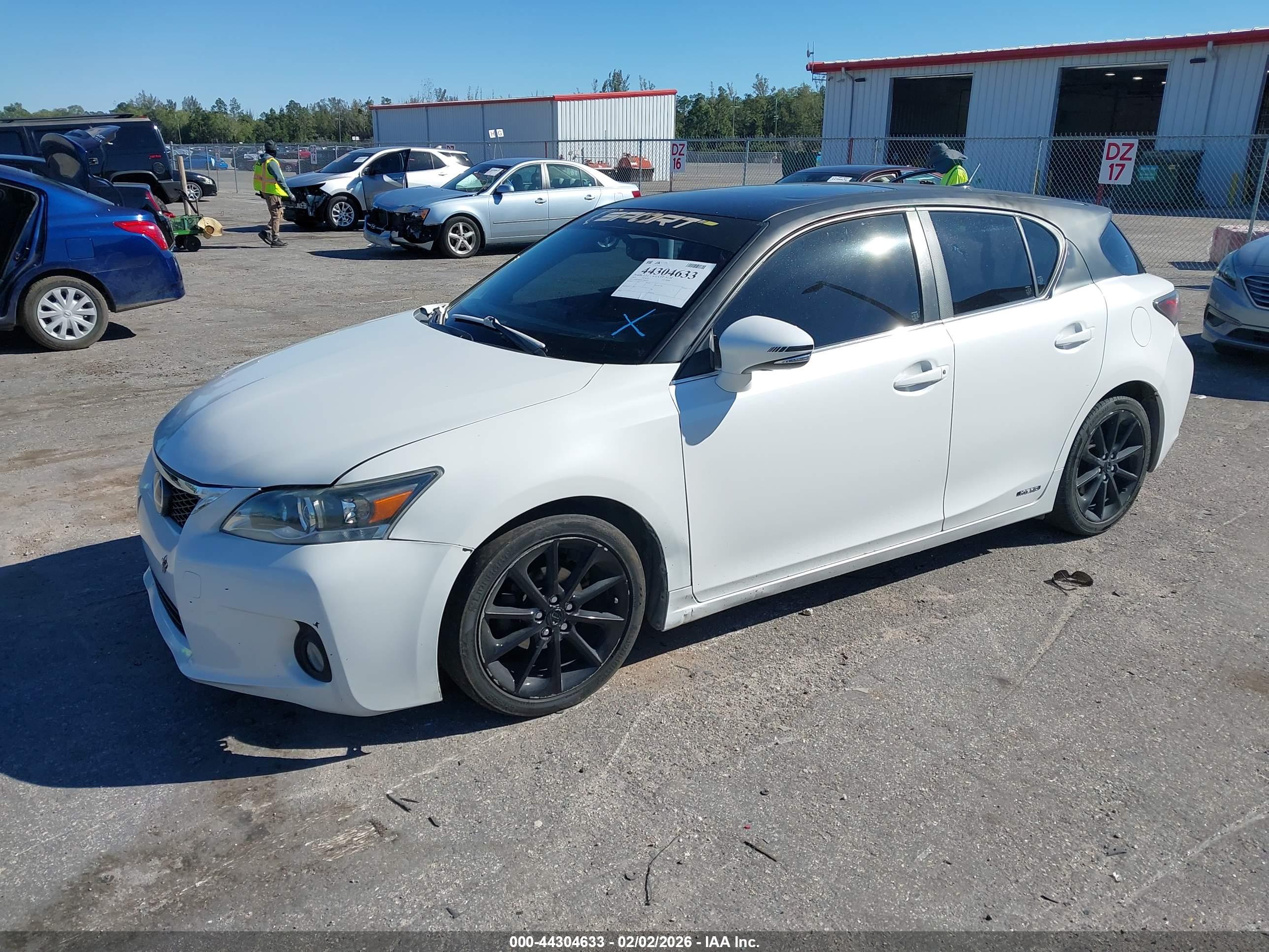 LEXUS CT image 2