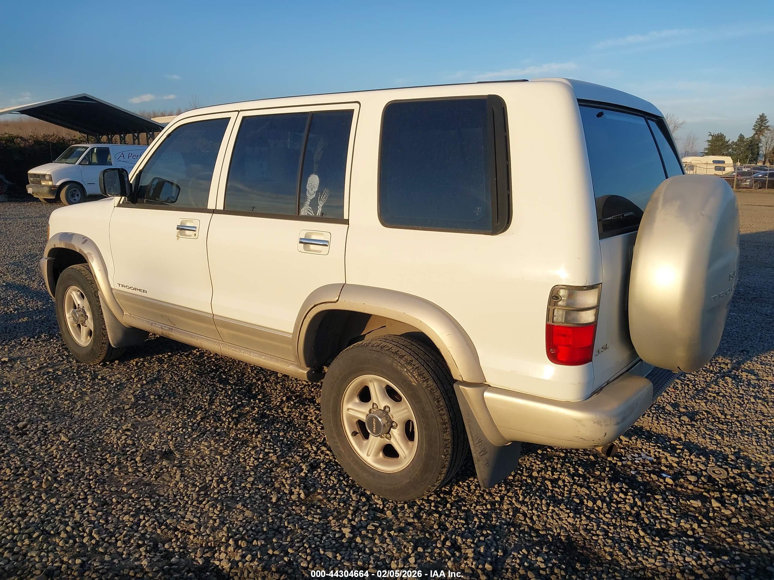 ISUZU TROOPER image 3