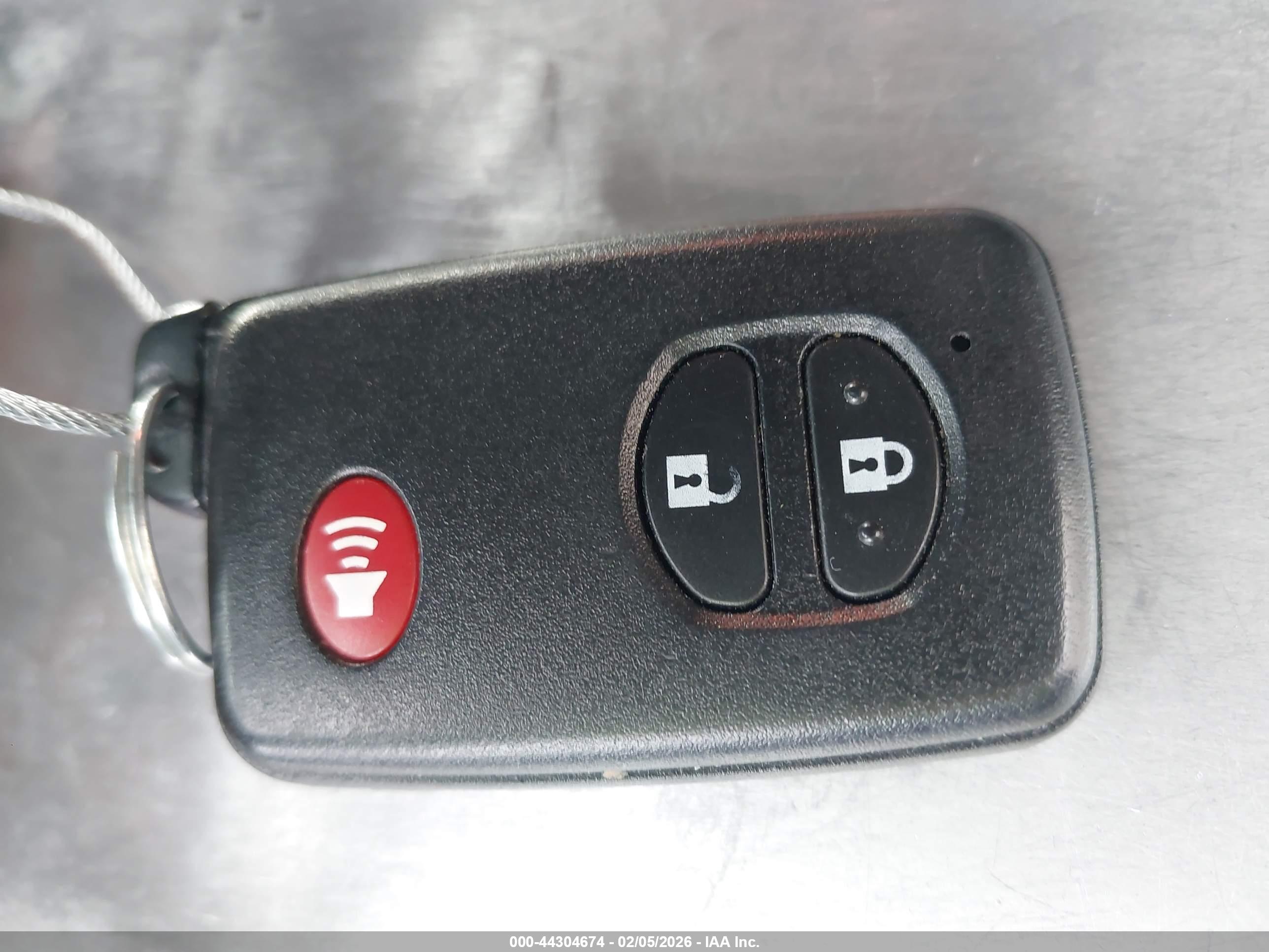 TOYOTA PRIUS image 11
