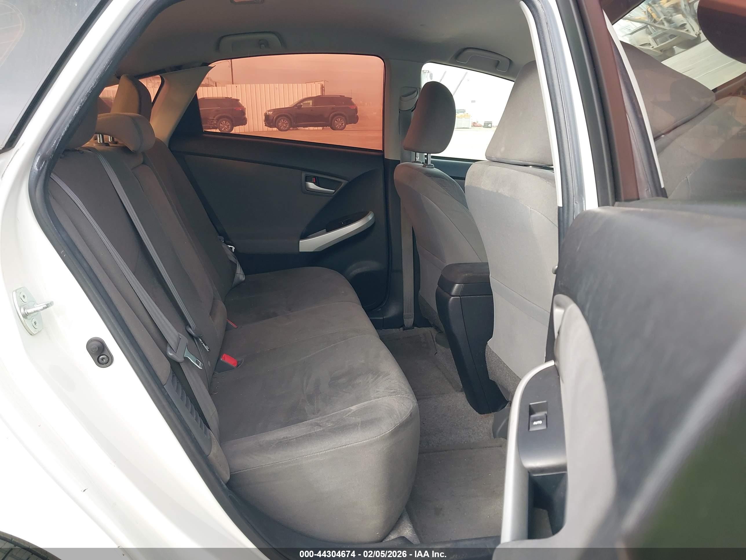 TOYOTA PRIUS image 8