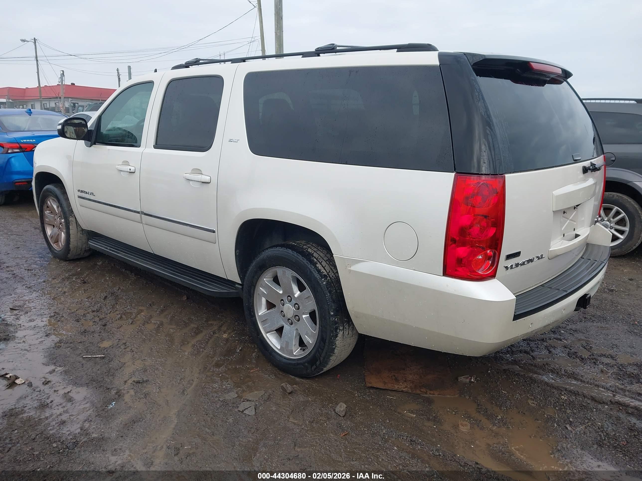 GMC YUKON image 3