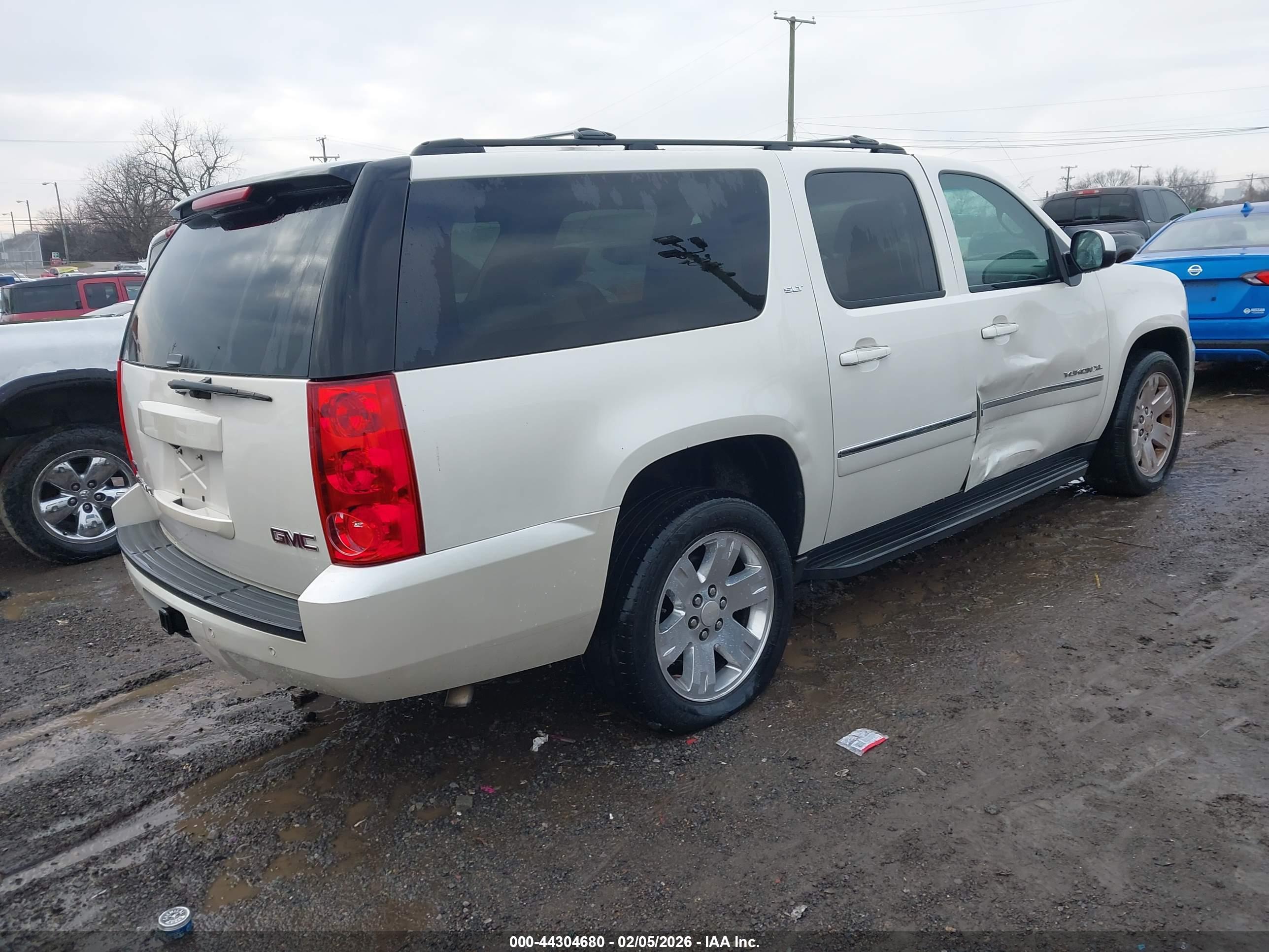 GMC YUKON image 4