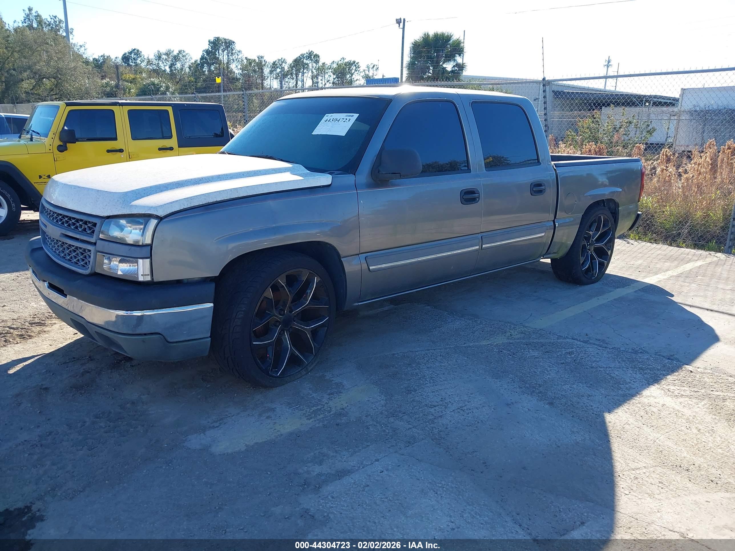 CHEVROLET SILVERADO image 2