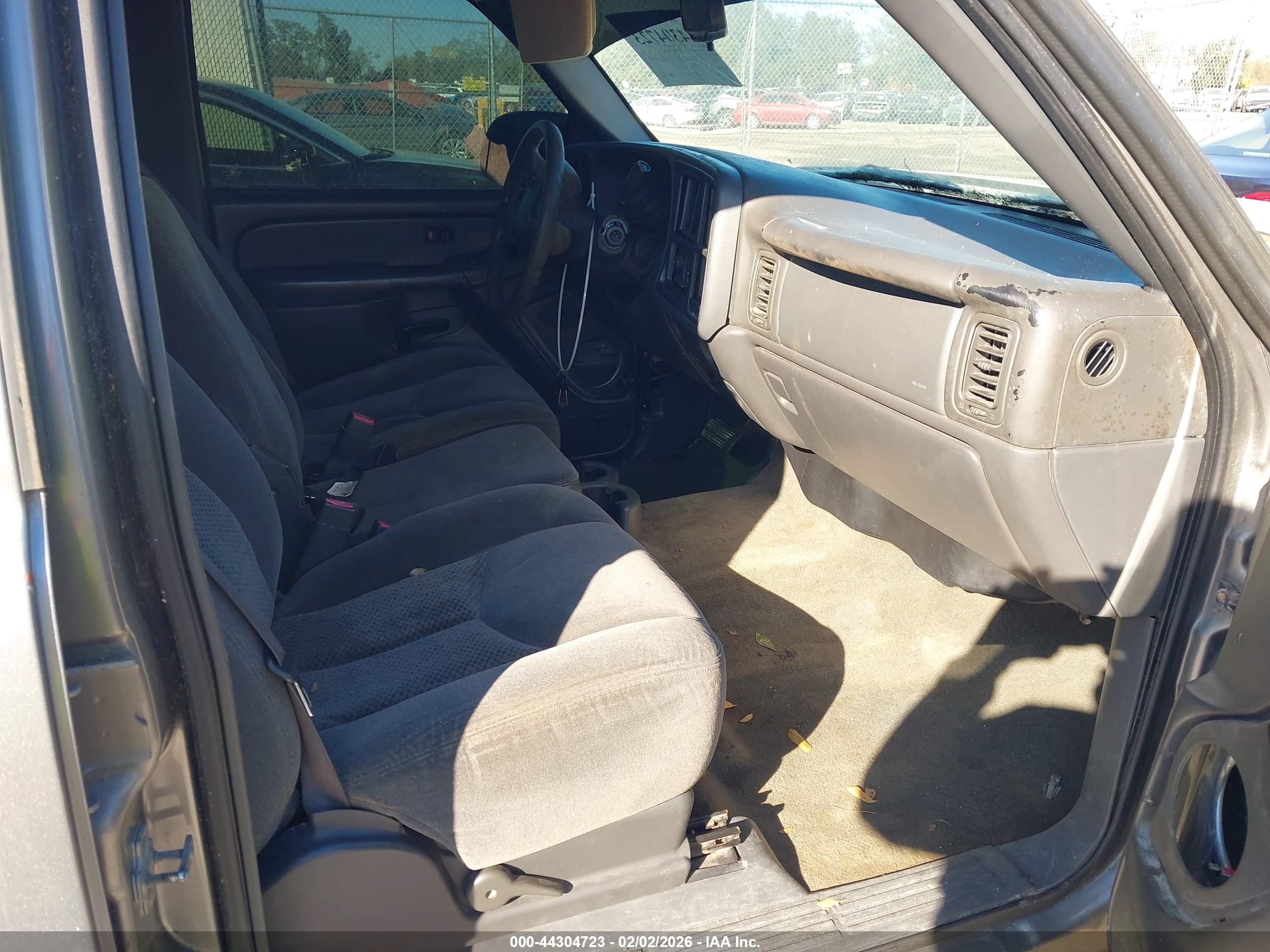 CHEVROLET SILVERADO image 5