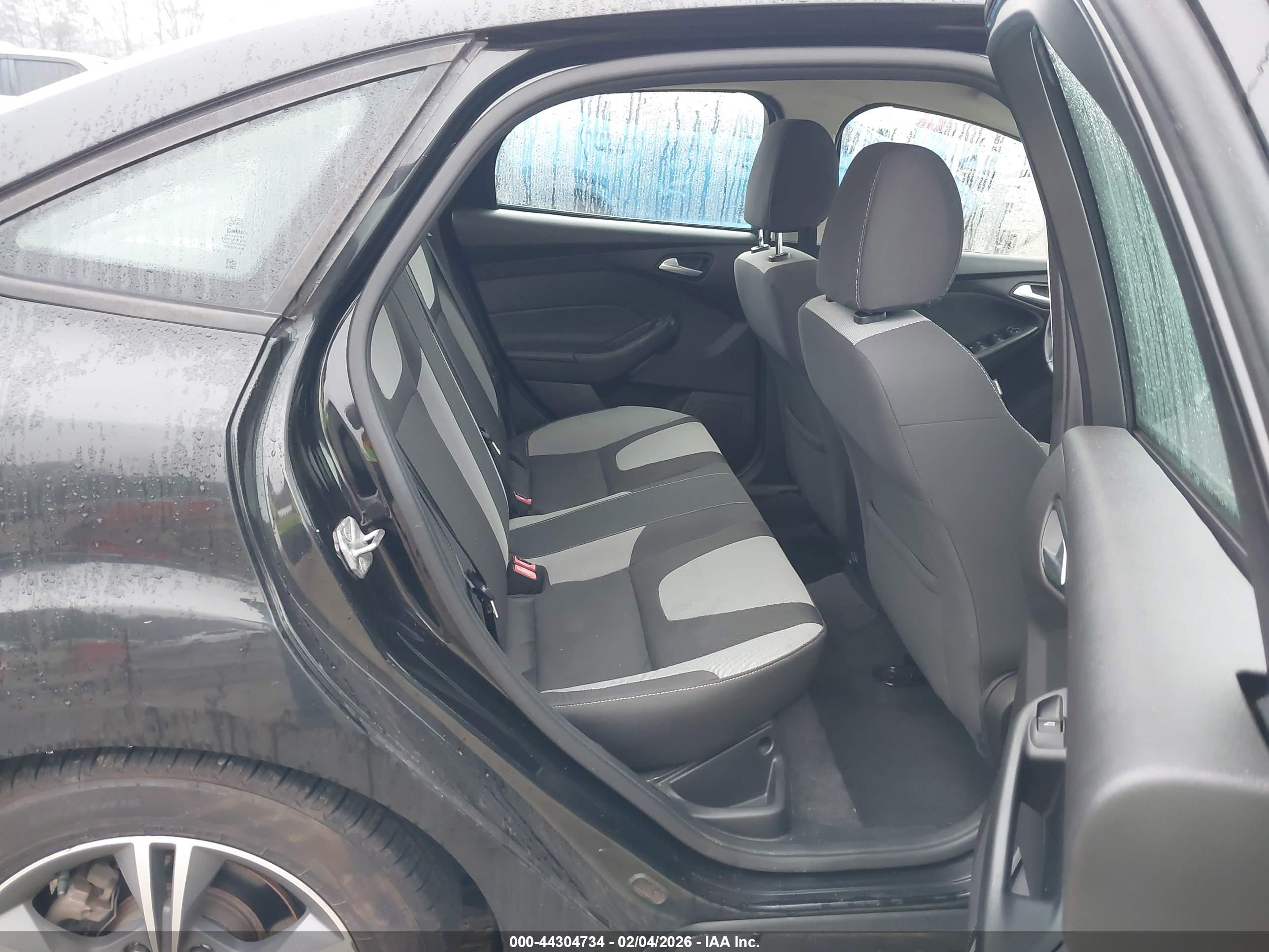 FORD FOCUS image 8