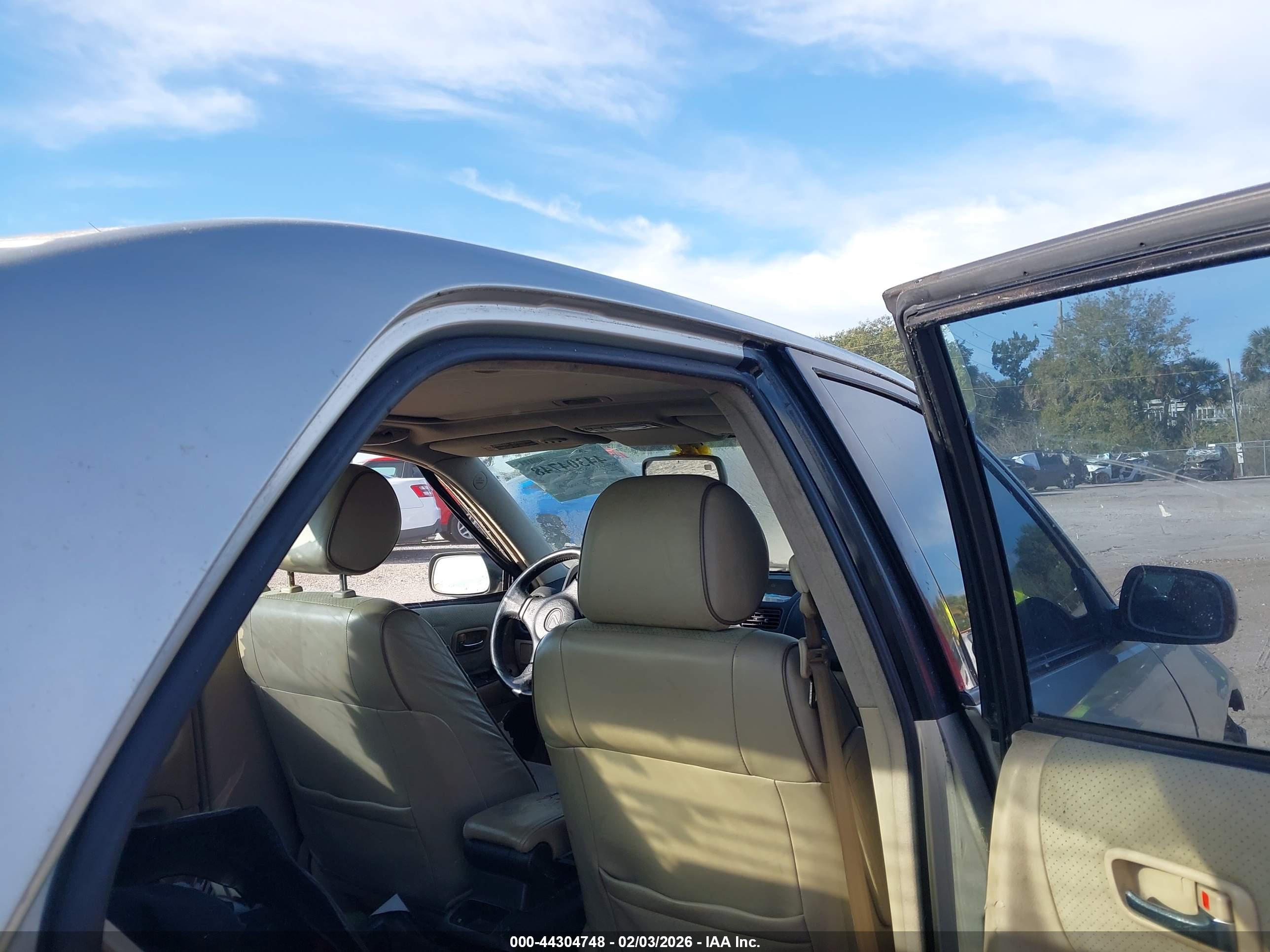LEXUS IS image 8