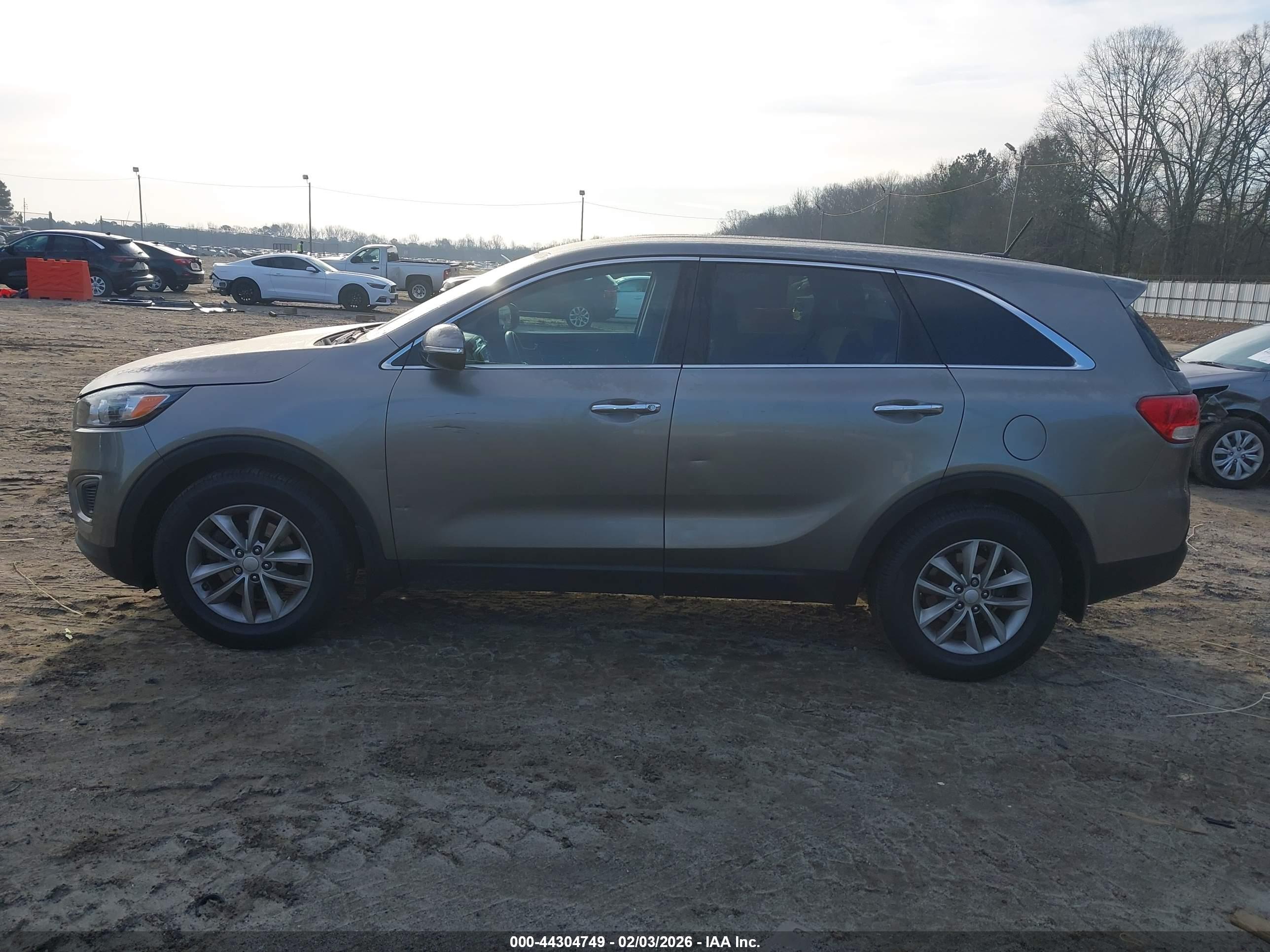 KIA SORENTO image 6