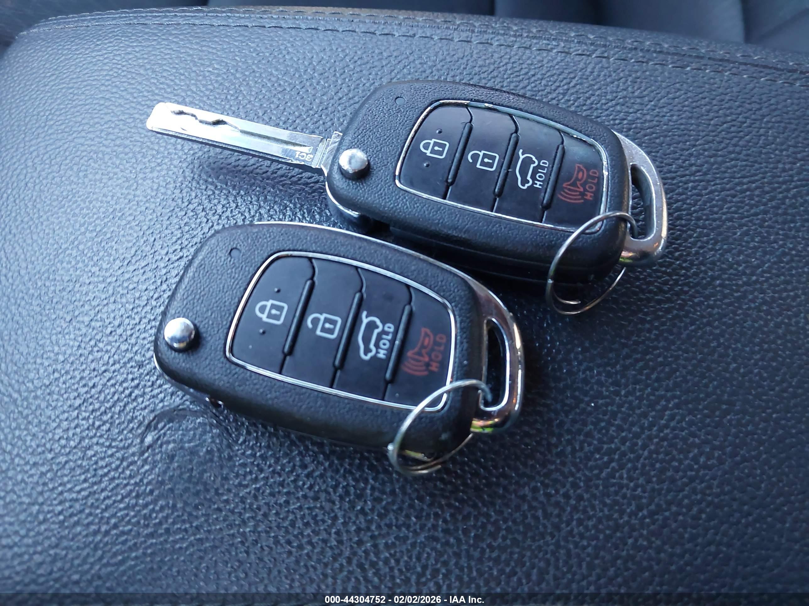 HYUNDAI TUCSON image 11